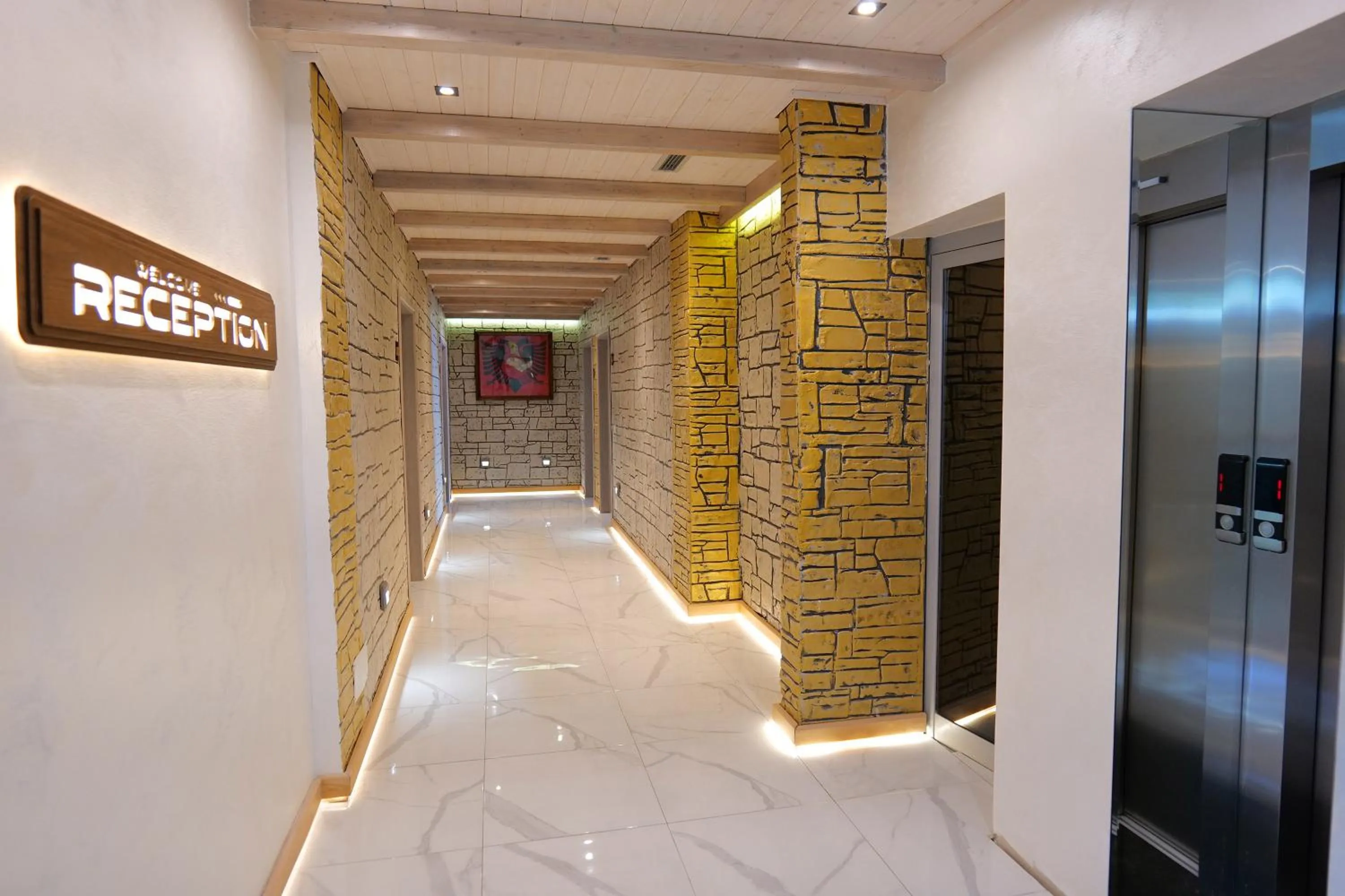 Lobby or reception in Oceanic Overview Suites