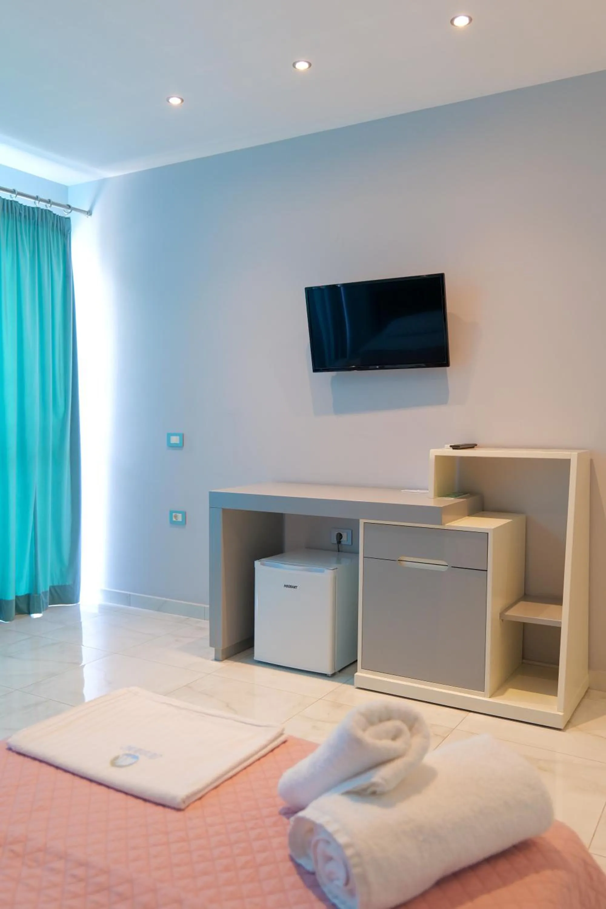 TV and multimedia, Bed in Oceanic Overview Suites