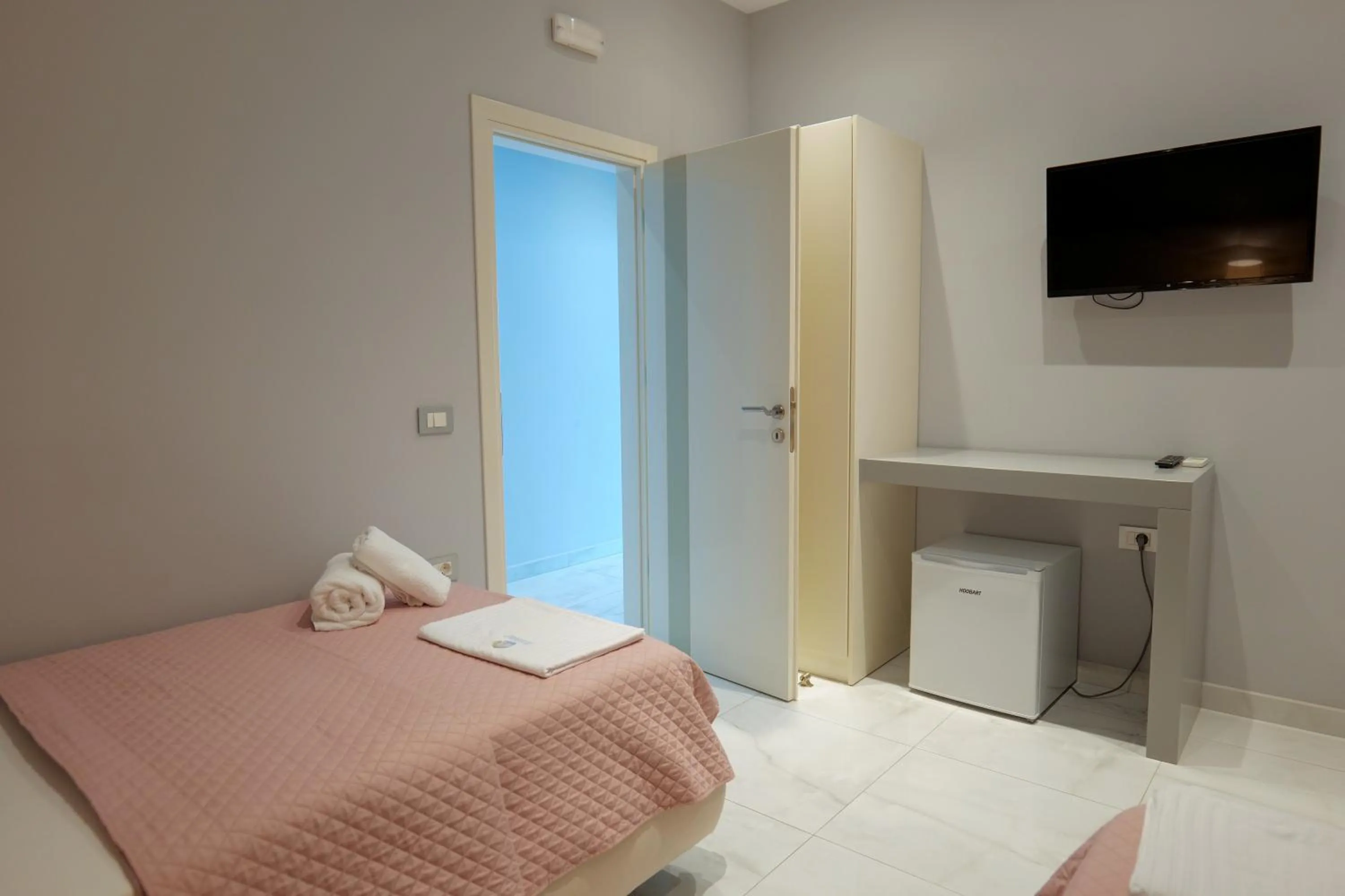 Bed in Oceanic Overview Suites