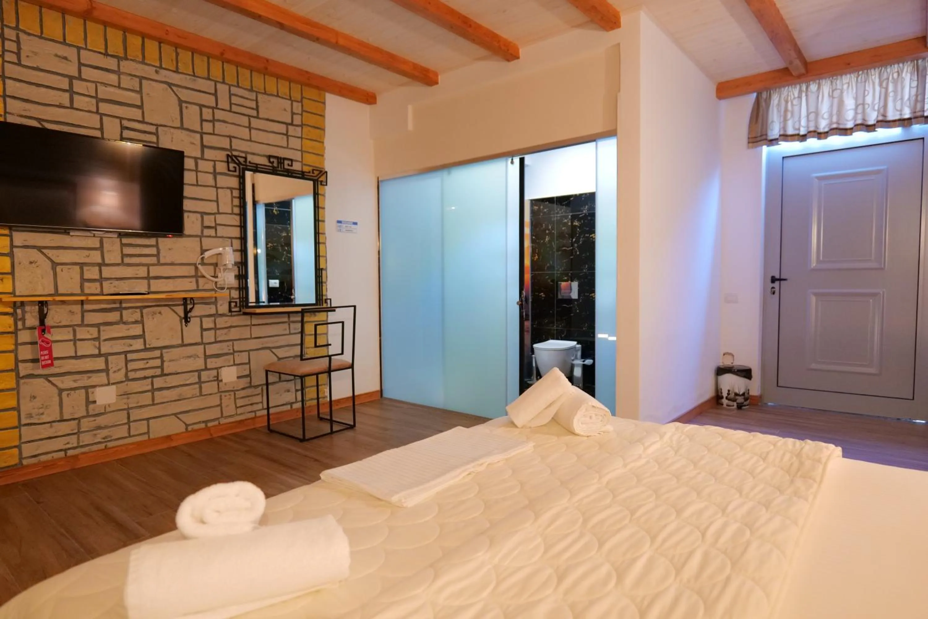 Bed in Oceanic Overview Suites