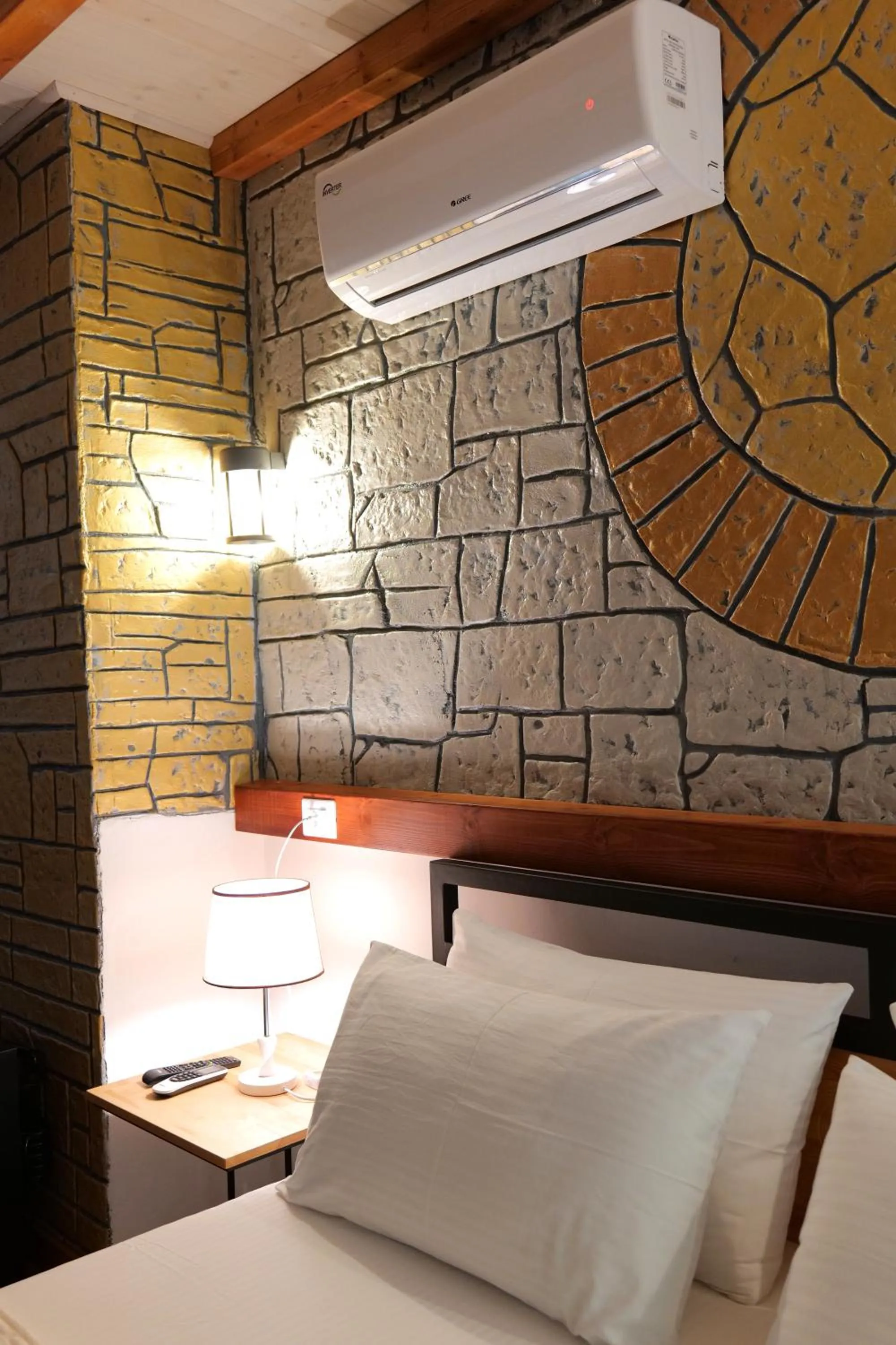 Bed in Oceanic Overview Suites