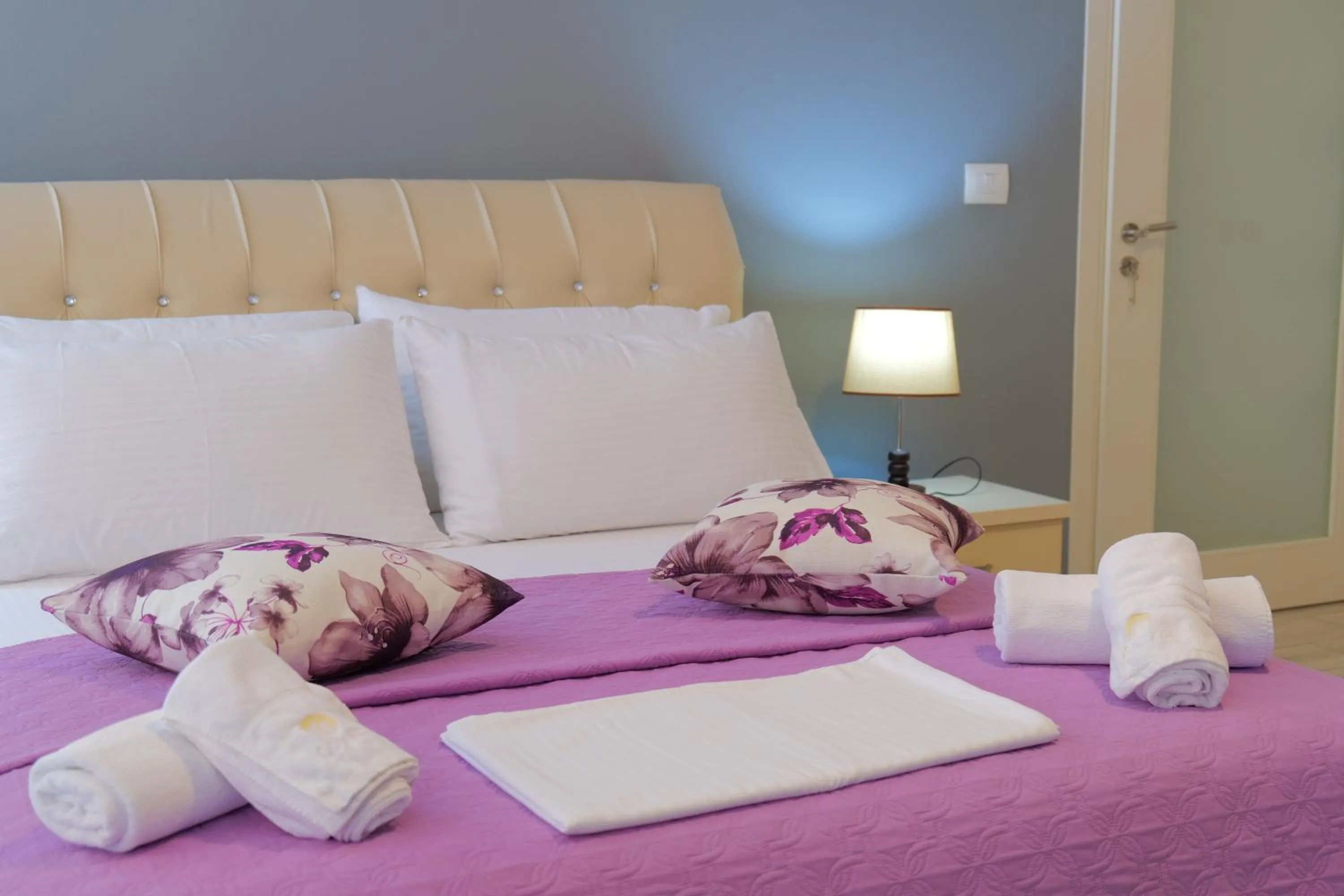 Bed in Oceanic Overview Suites