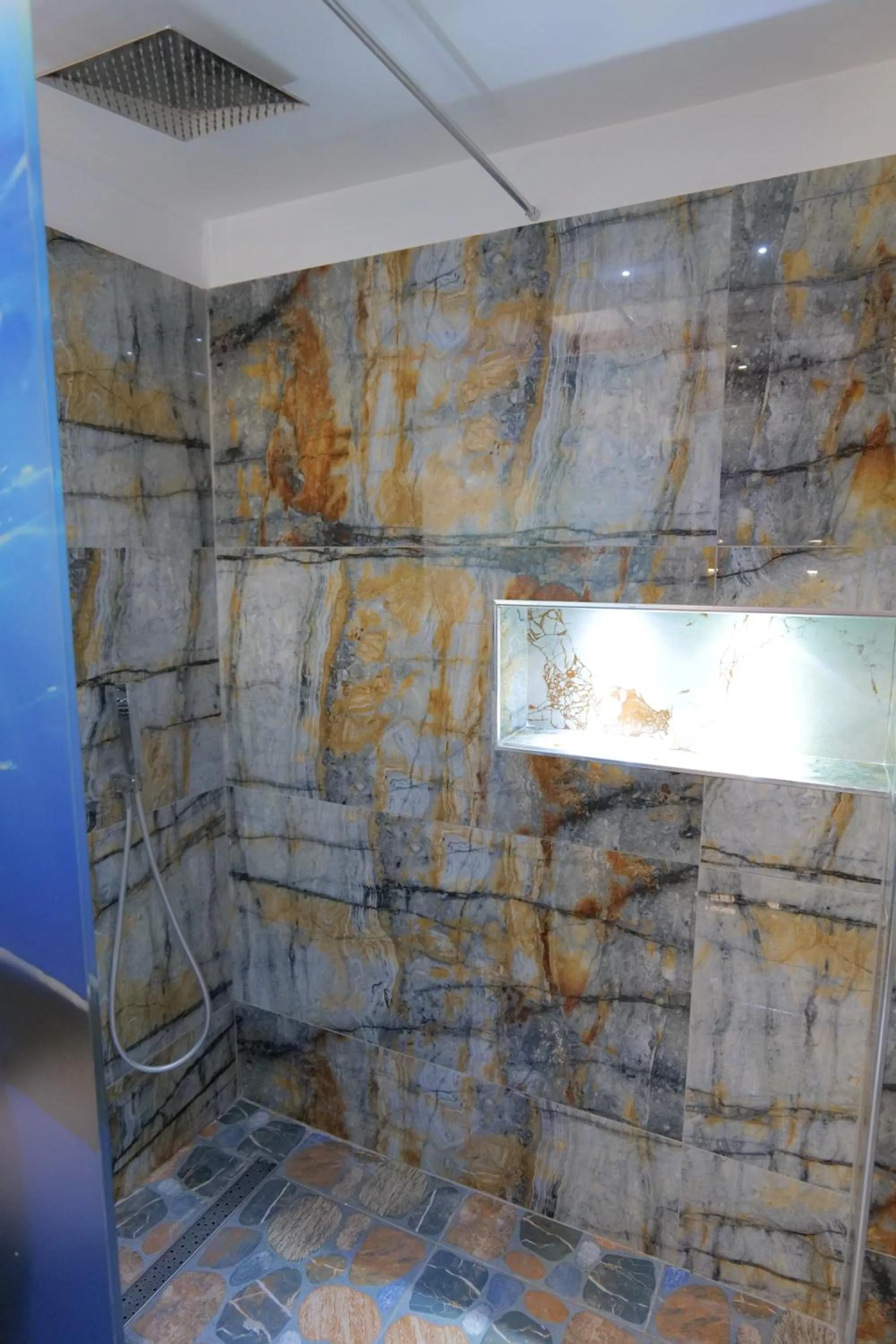 Bathroom in Oceanic Overview Suites