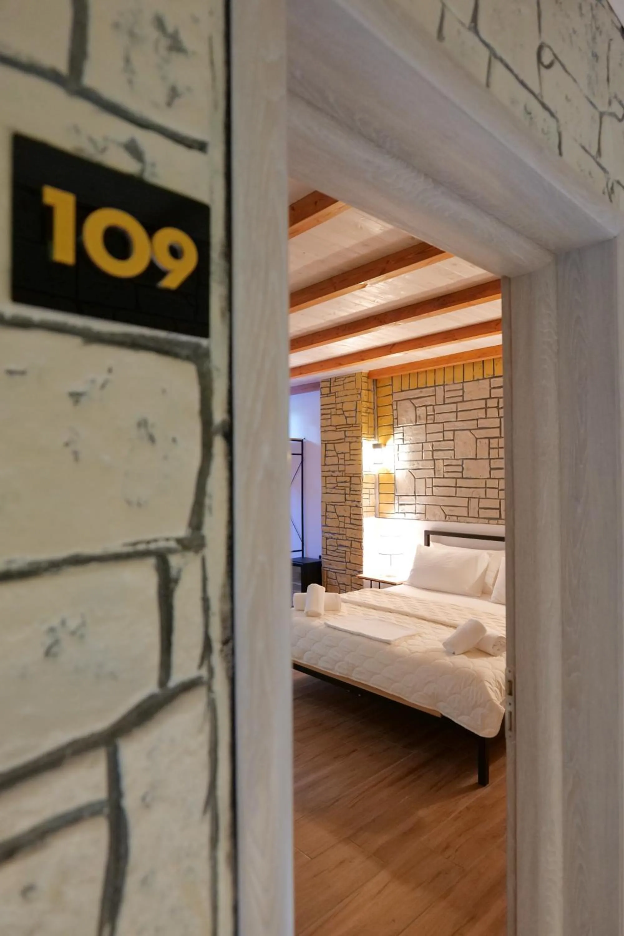 Facade/entrance, Bed in Oceanic Overview Suites