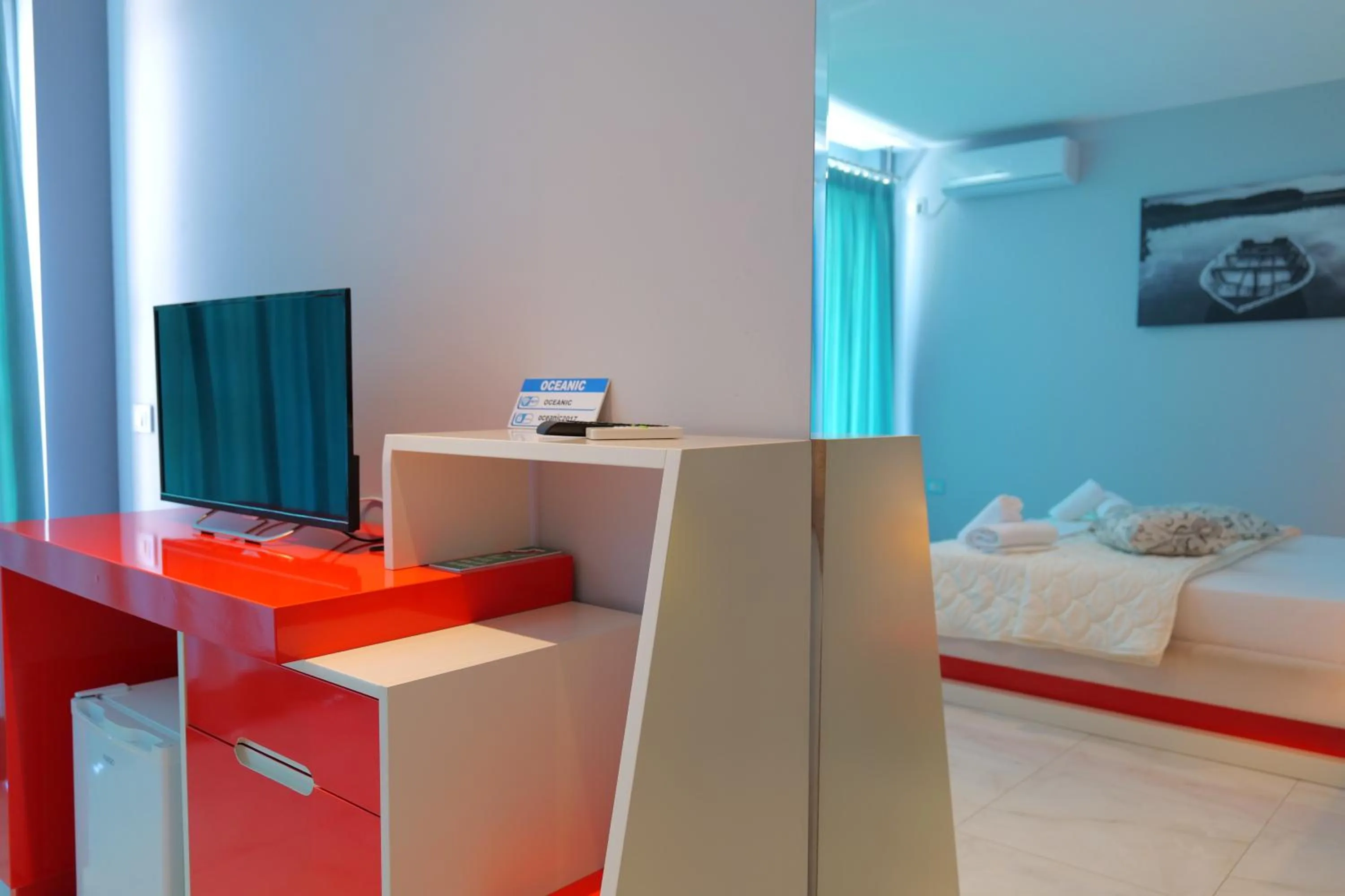 TV and multimedia, Bed in Oceanic Overview Suites