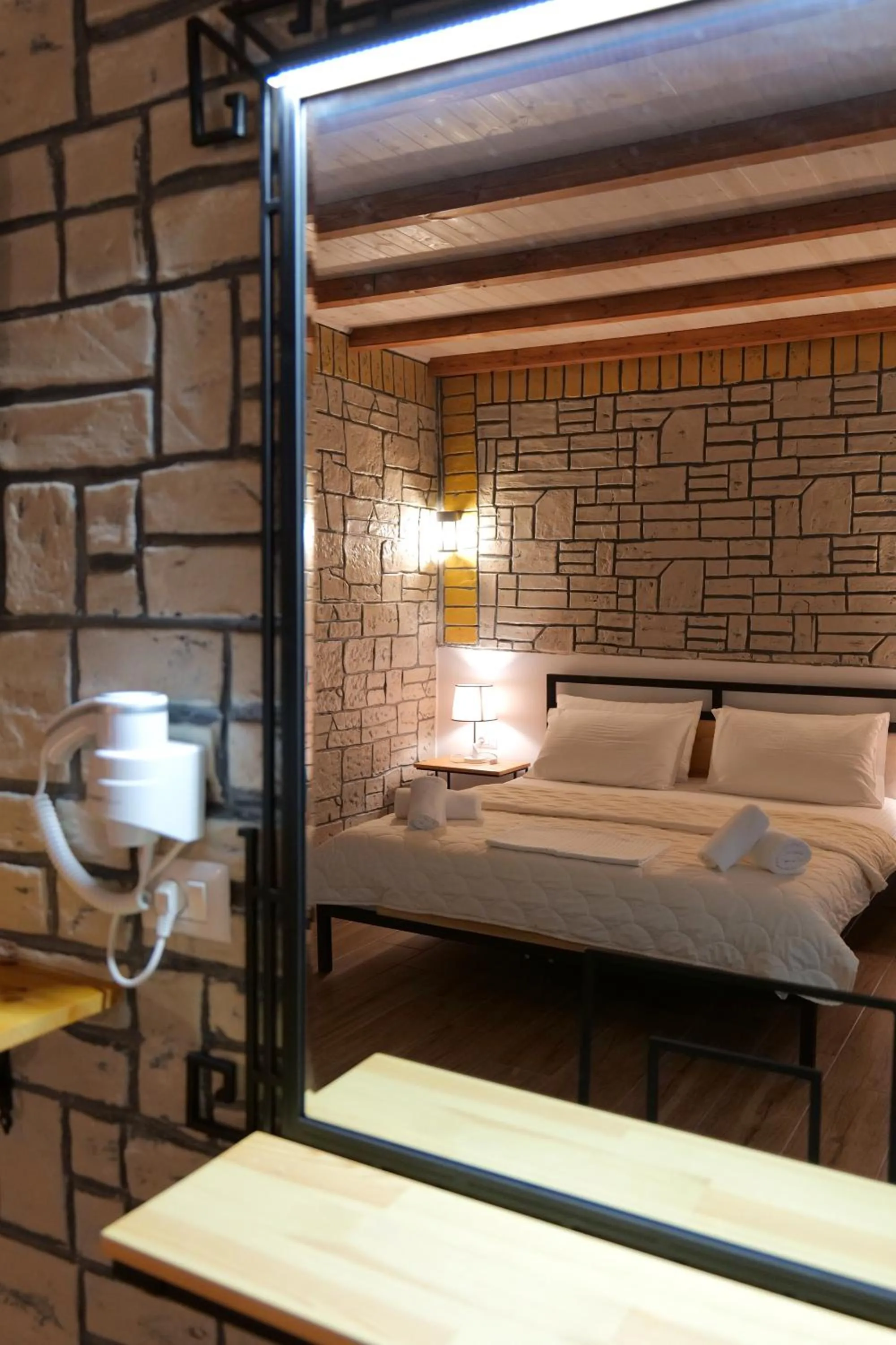 Photo of the whole room, Bed in Oceanic Overview Suites