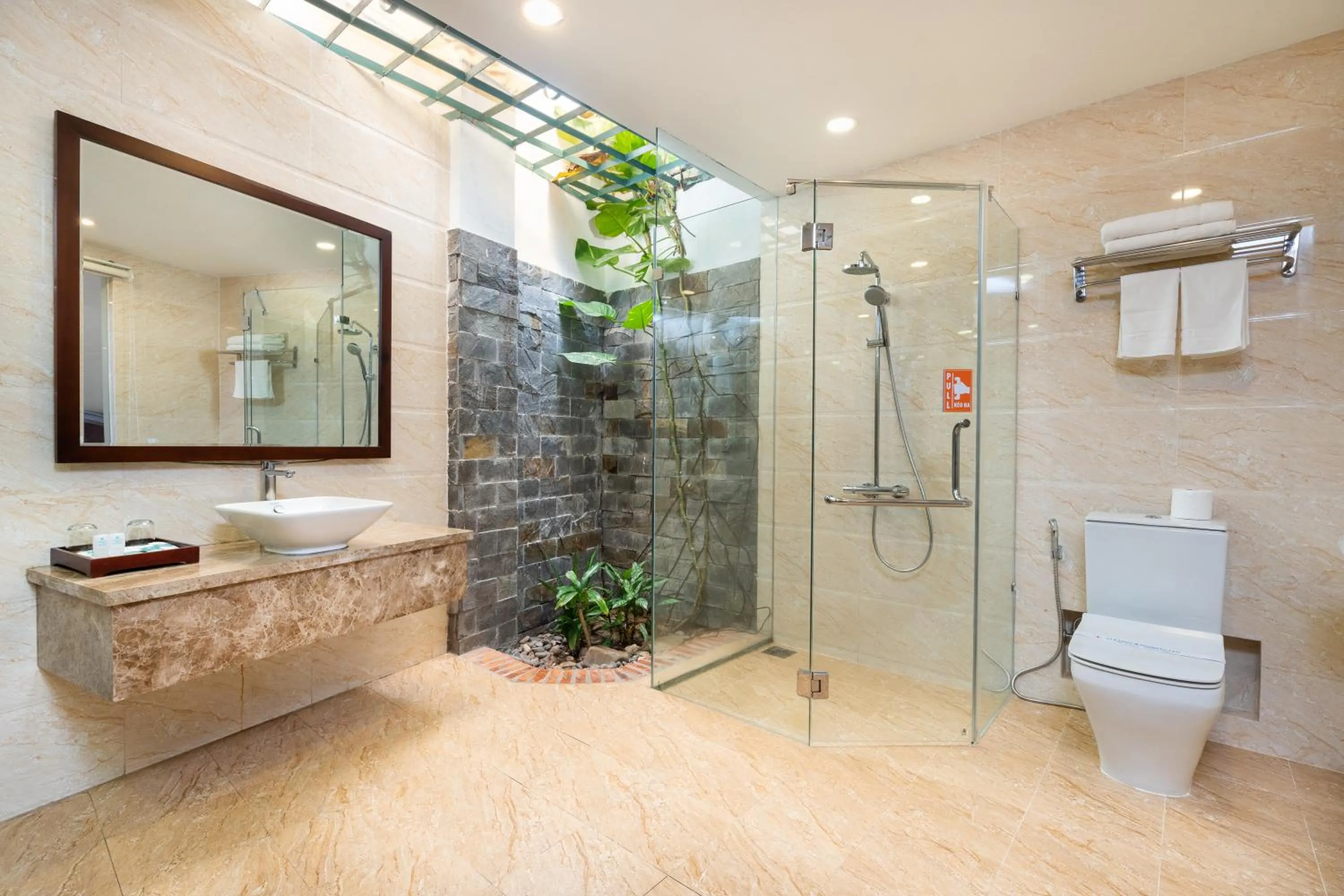 Bathroom in Hoang Ngoc Beach Resort