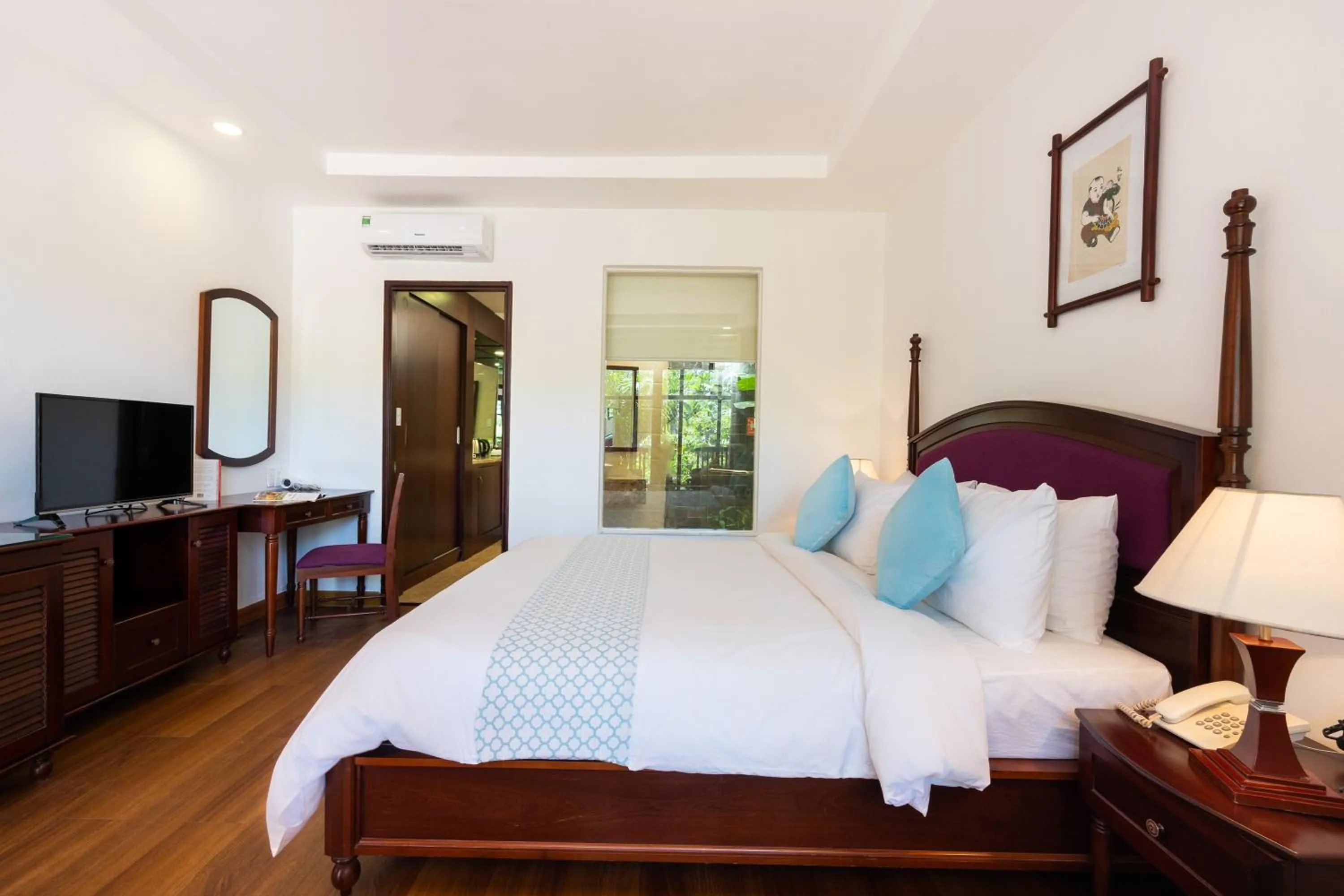 Bedroom, Bed in Hoang Ngoc Beach Resort