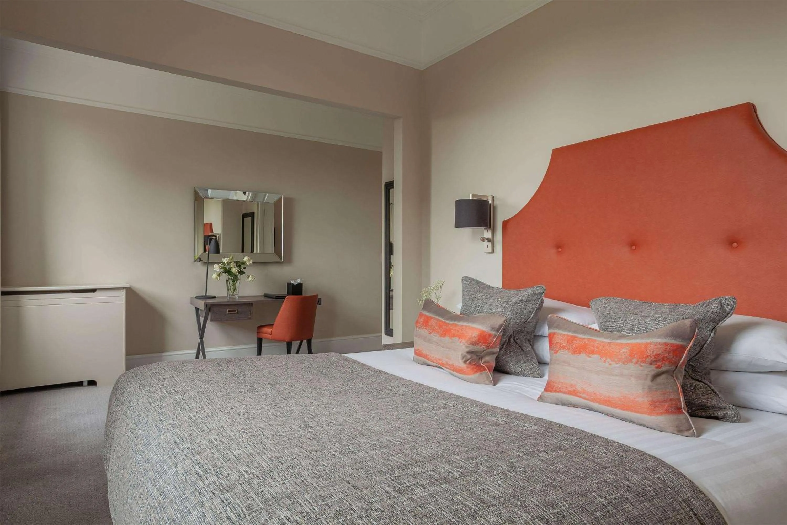 Bedroom, Bed in Oatlands Park Hotel