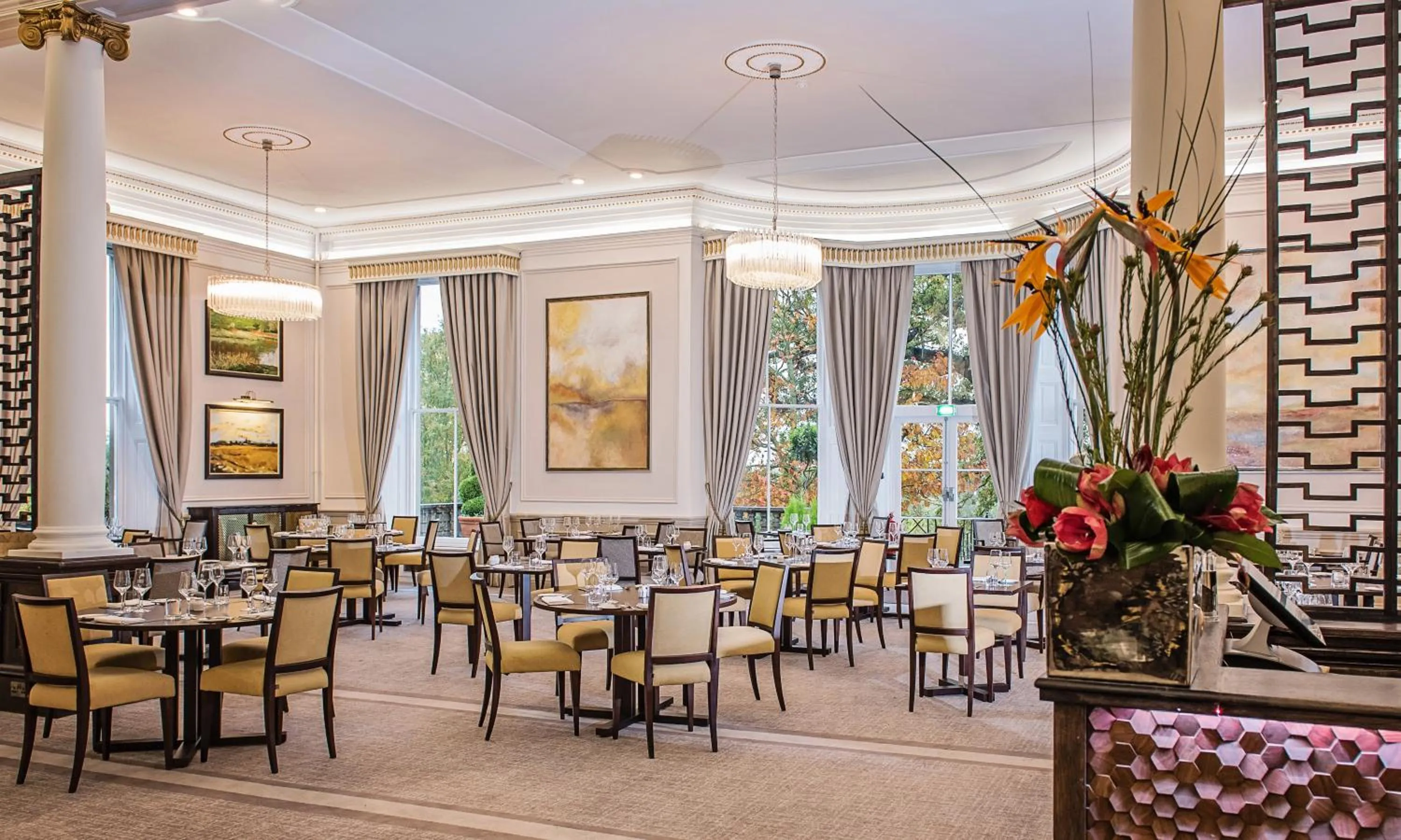 Restaurant/places to eat in Oatlands Park Hotel