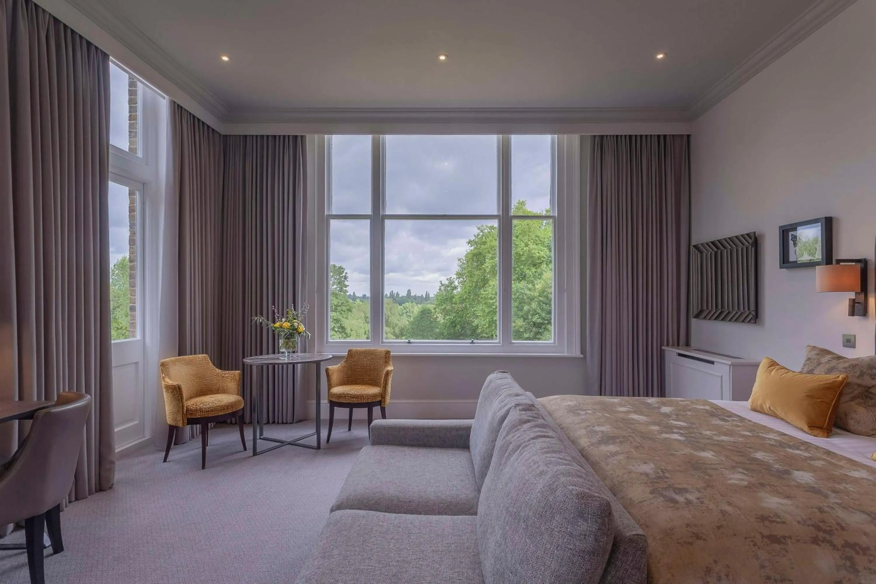 Bedroom, Bed in Oatlands Park Hotel