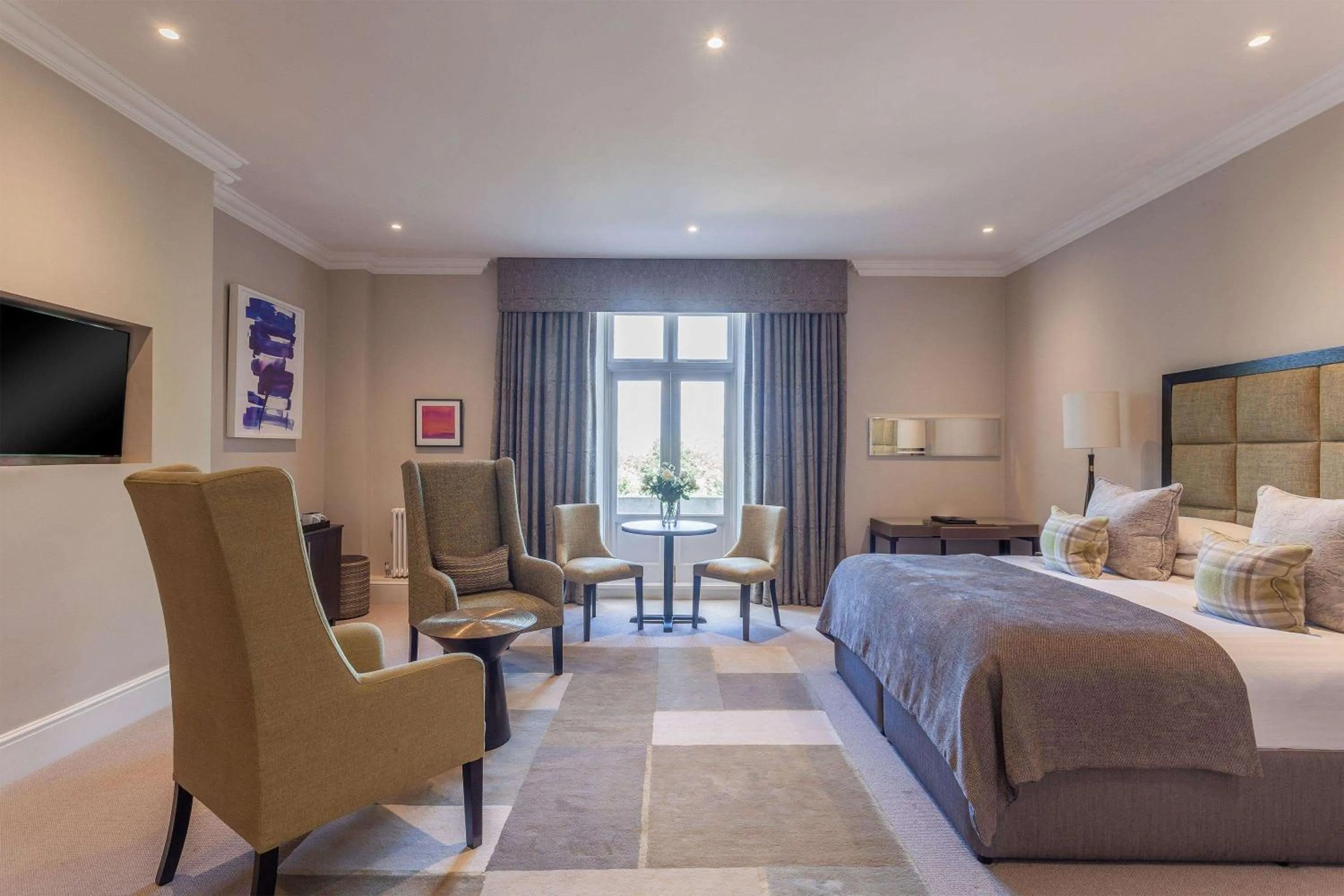 Bedroom, Bed in Oatlands Park Hotel