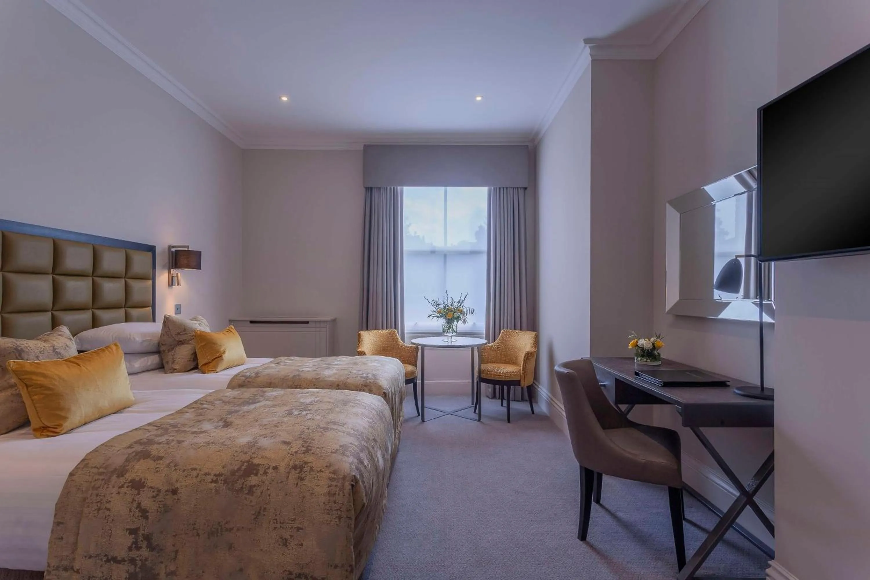 Bedroom, Bed in Oatlands Park Hotel