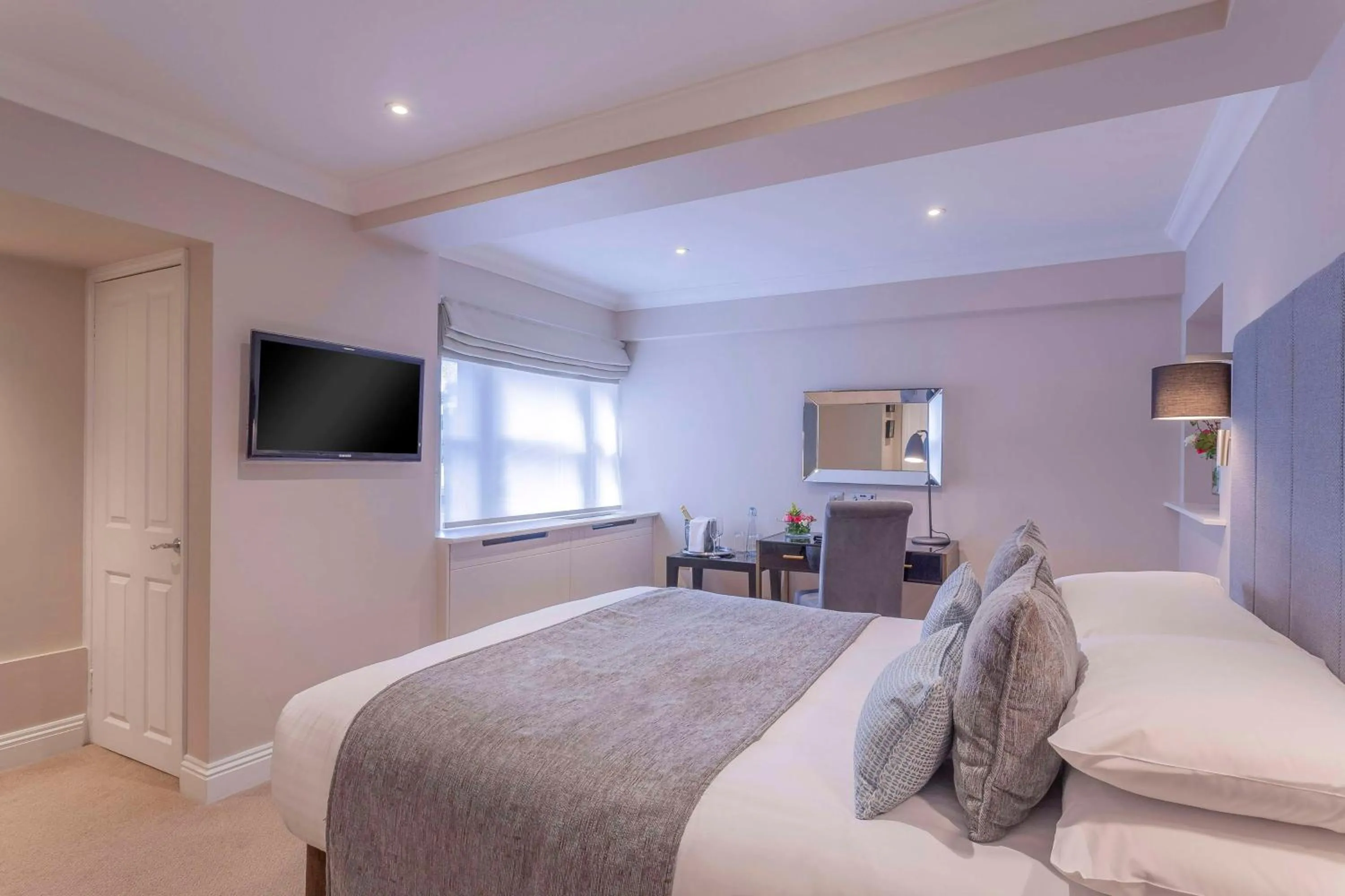 Bedroom, Bed in Oatlands Park Hotel