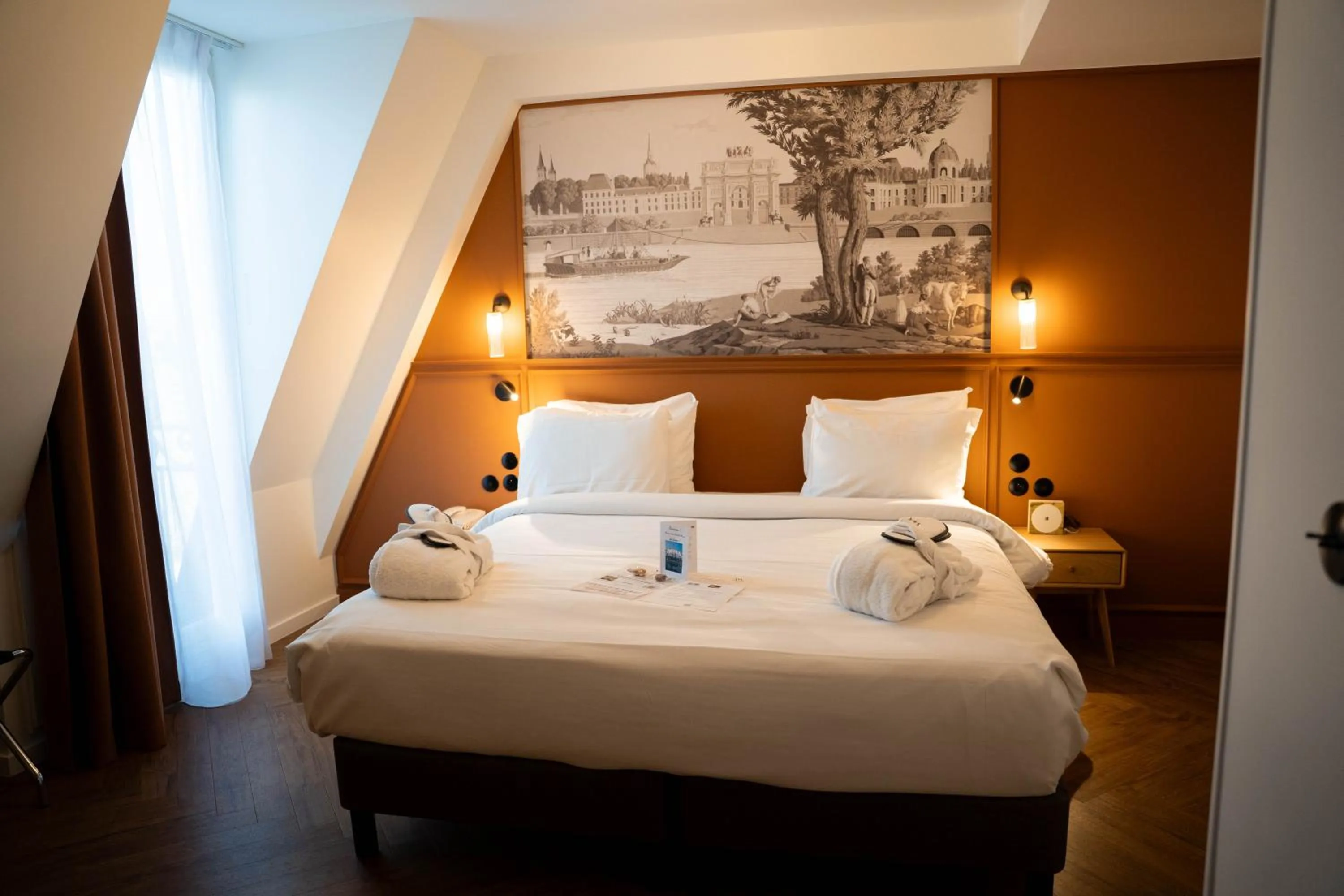 Bed in Mercure Paris Bastille Marais