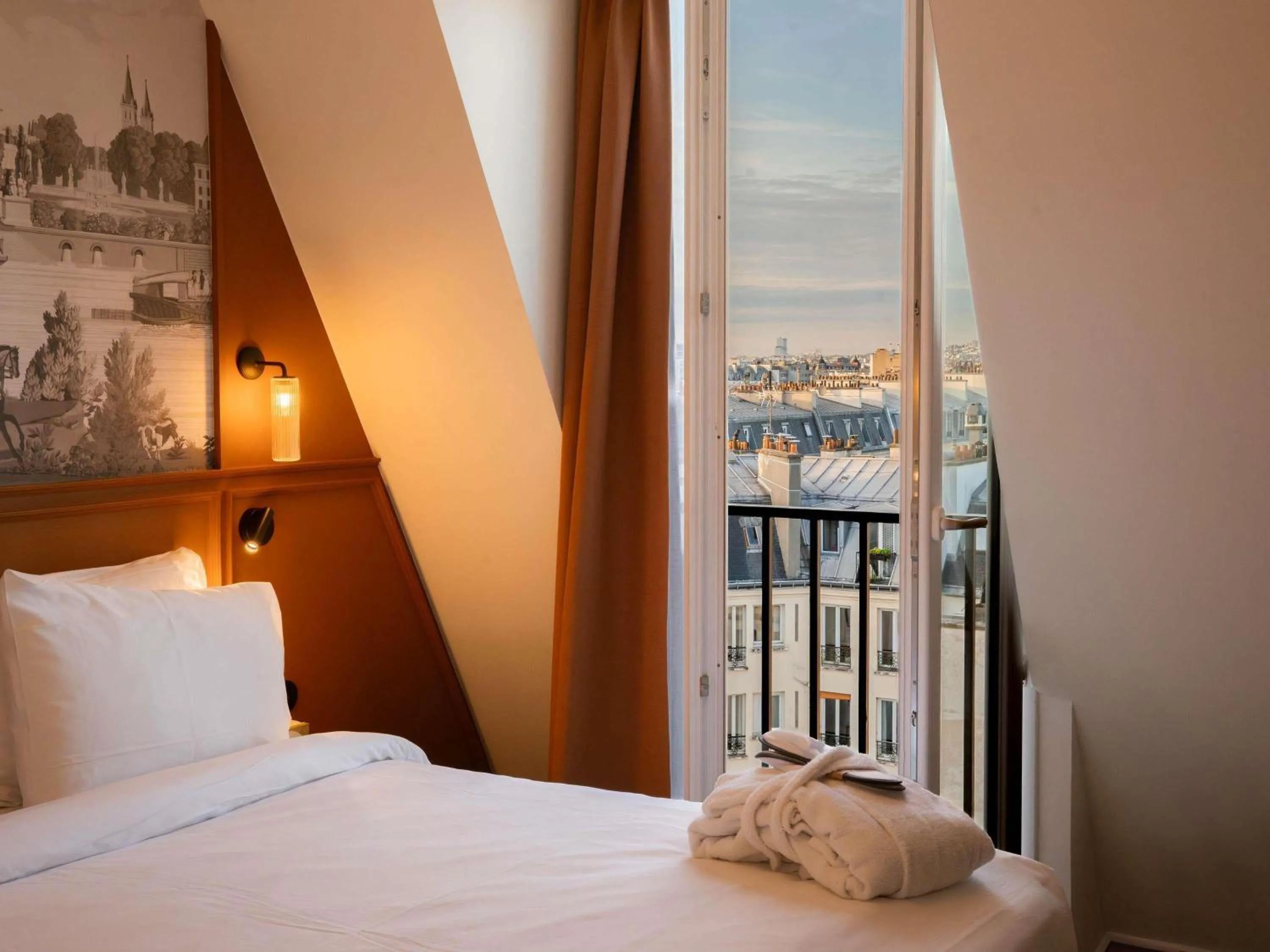 Bedroom, Bed in Mercure Paris Bastille Marais