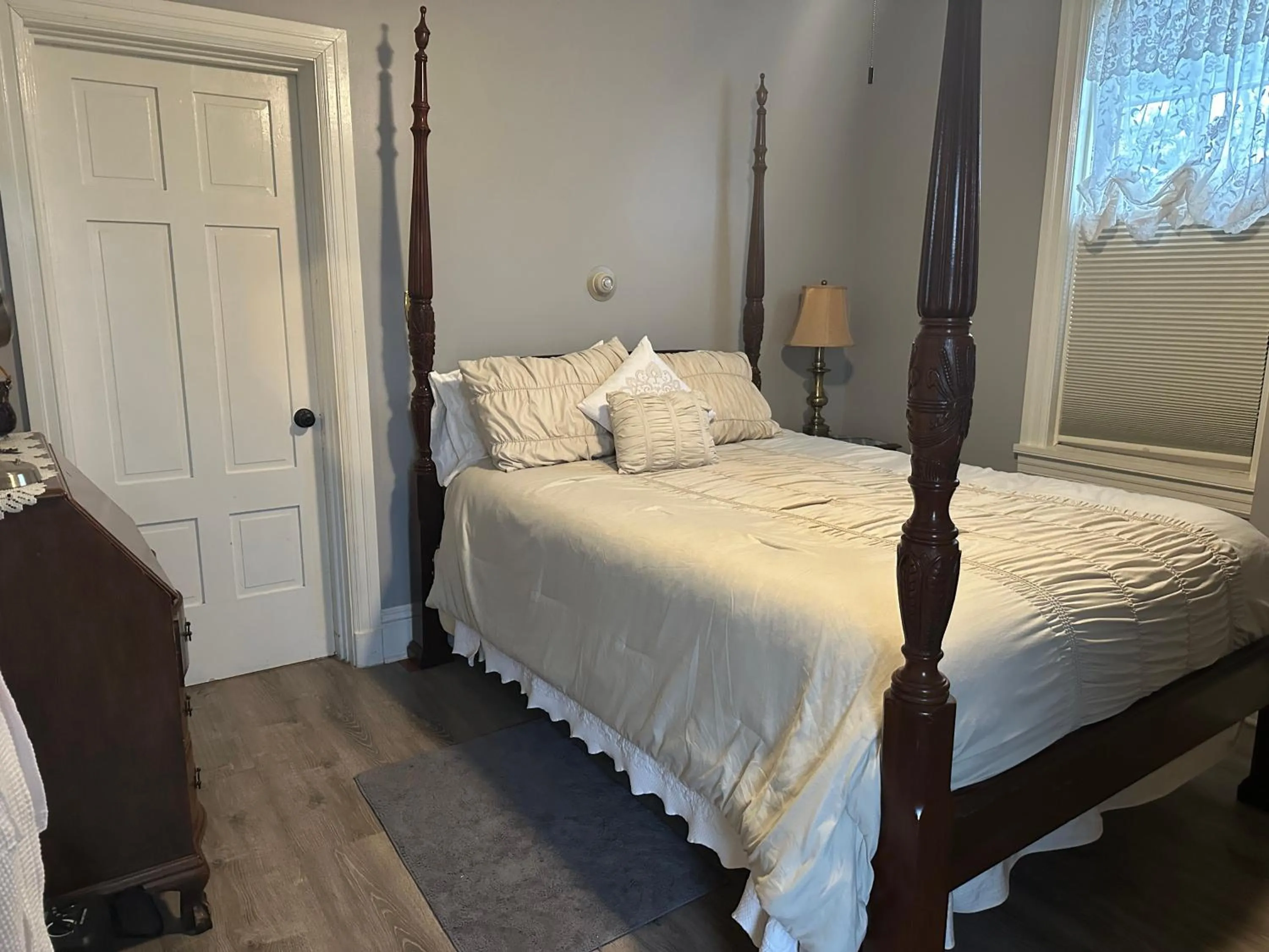 Bed in Susquehanna Manor Inn