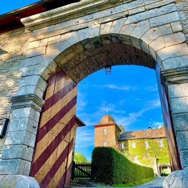 Property building in Hotel und Restaurant Burg Schnellenberg
