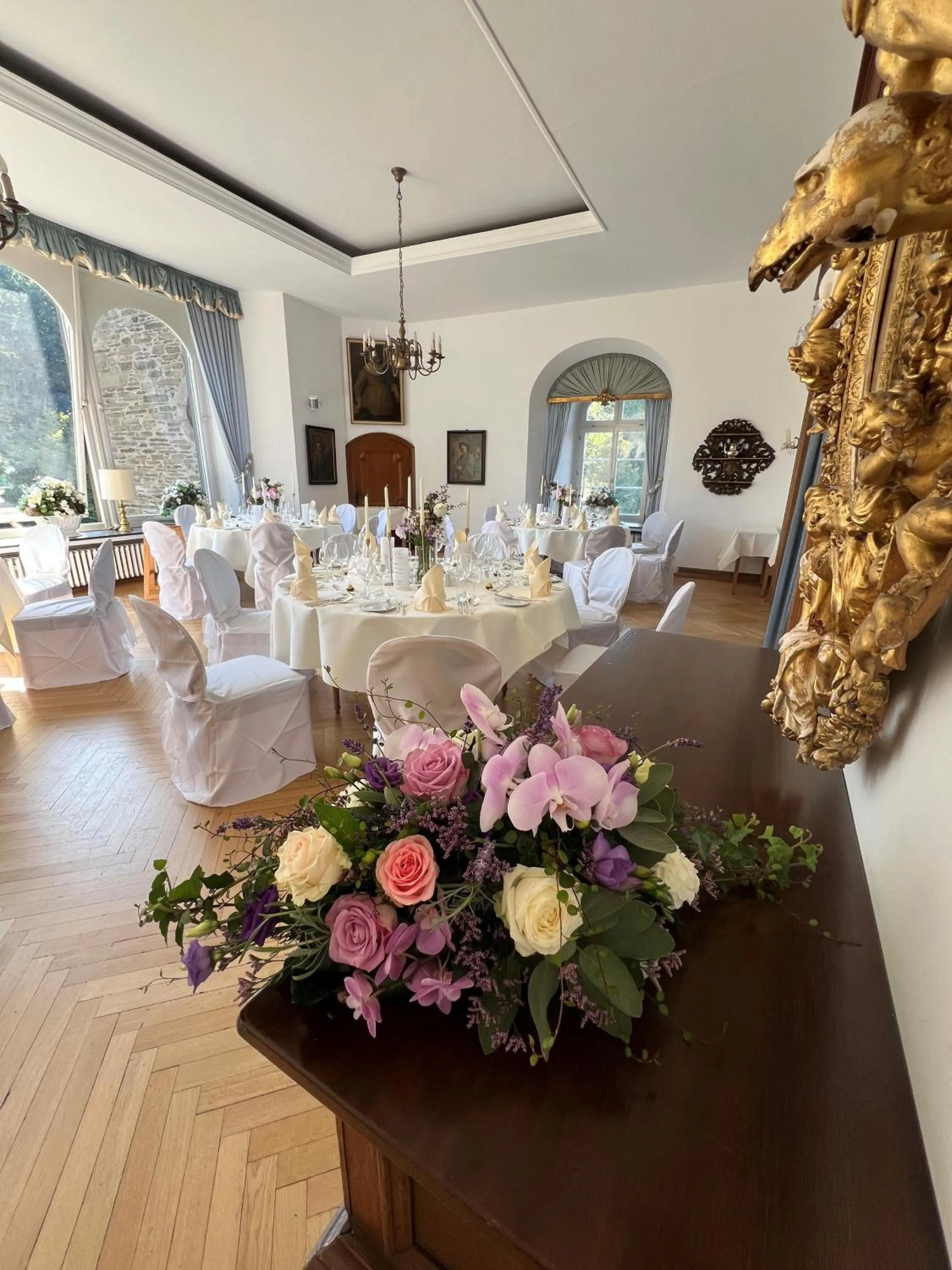 Restaurant/places to eat in Hotel und Restaurant Burg Schnellenberg