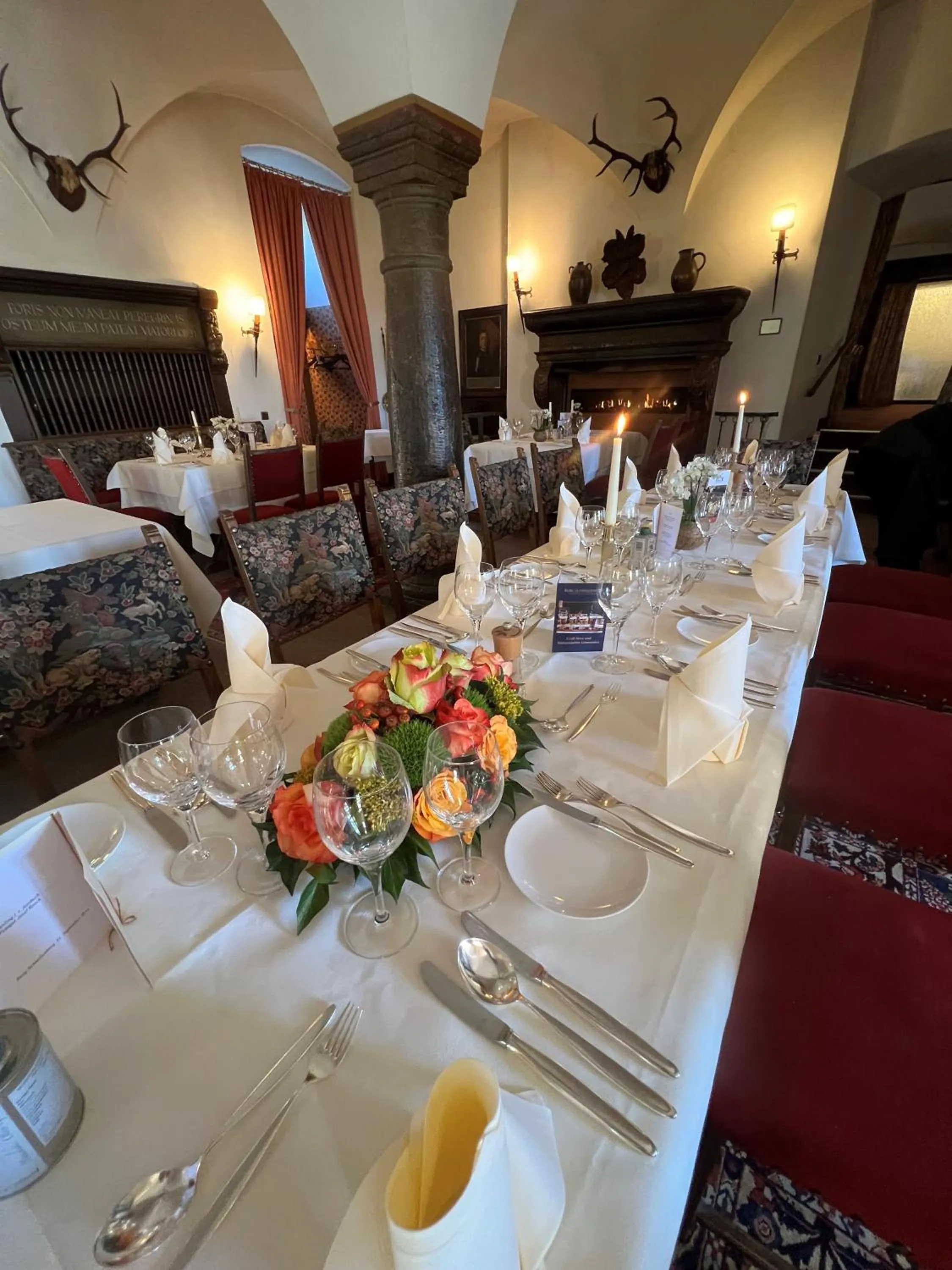 Restaurant/places to eat in Hotel und Restaurant Burg Schnellenberg
