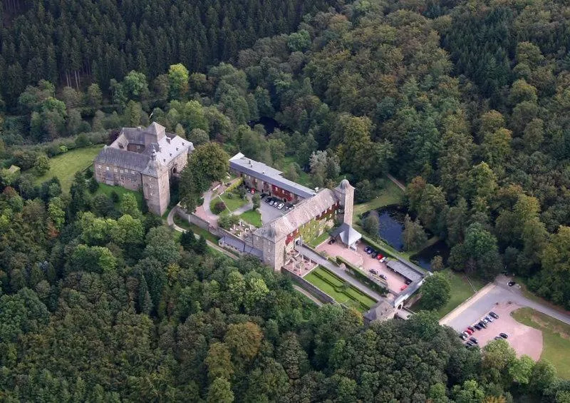 Property building in Hotel und Restaurant Burg Schnellenberg