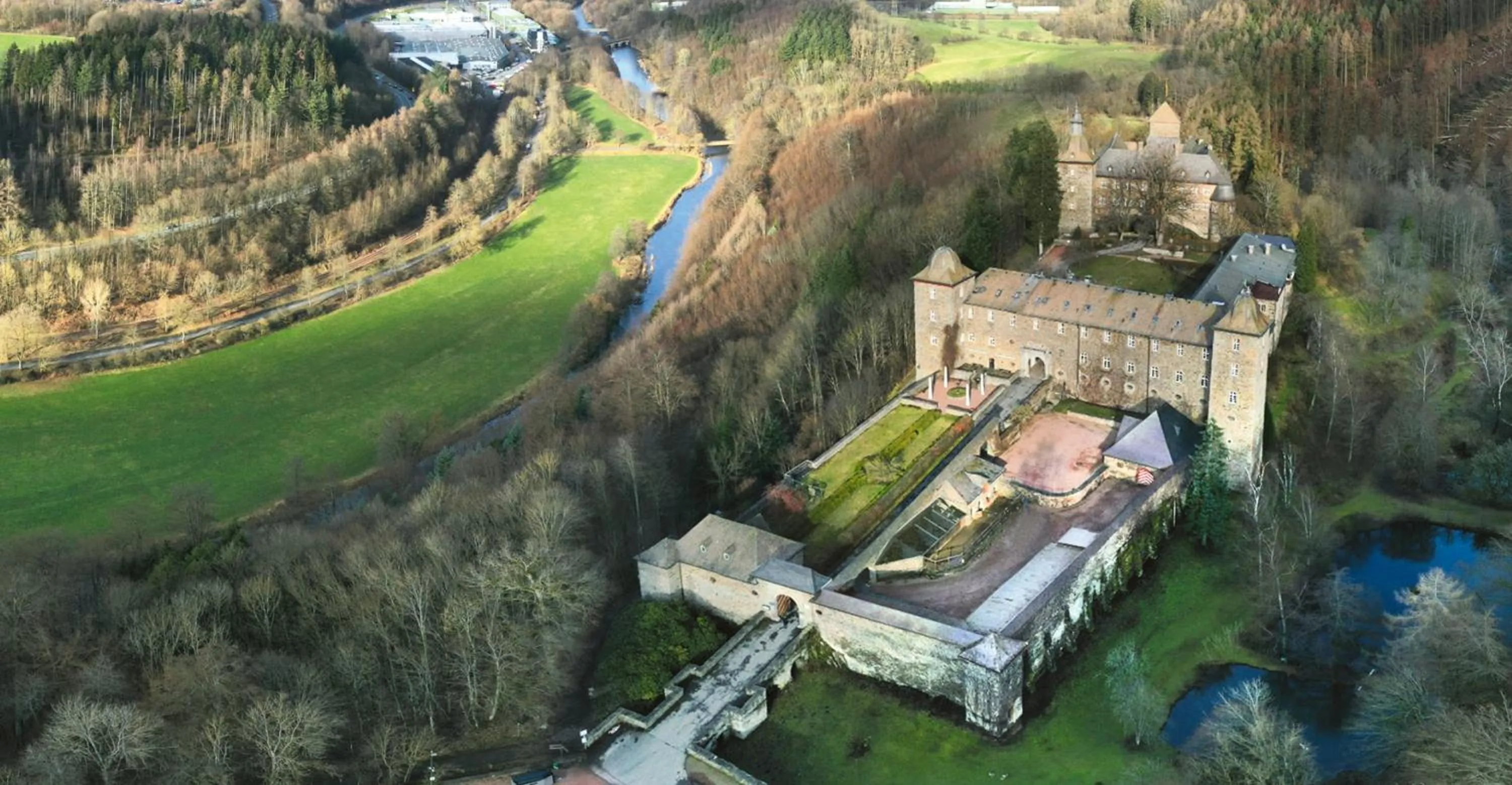 Property building in Hotel und Restaurant Burg Schnellenberg