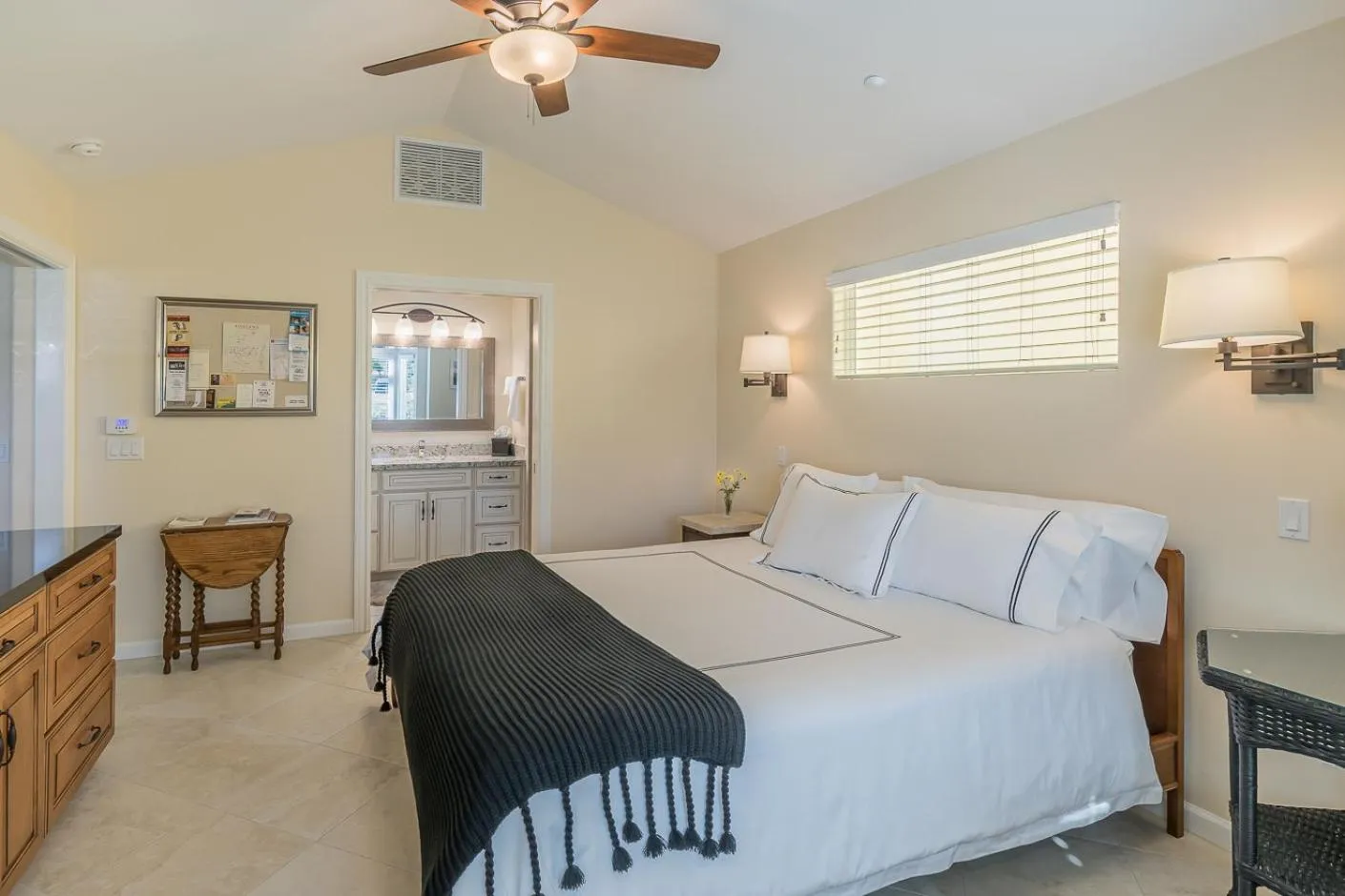 Bed in Solvang Alisal Vacation Cottages