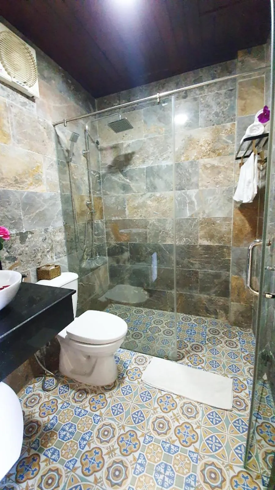 Shower in Hoi An Hai Au Boutique Hotel