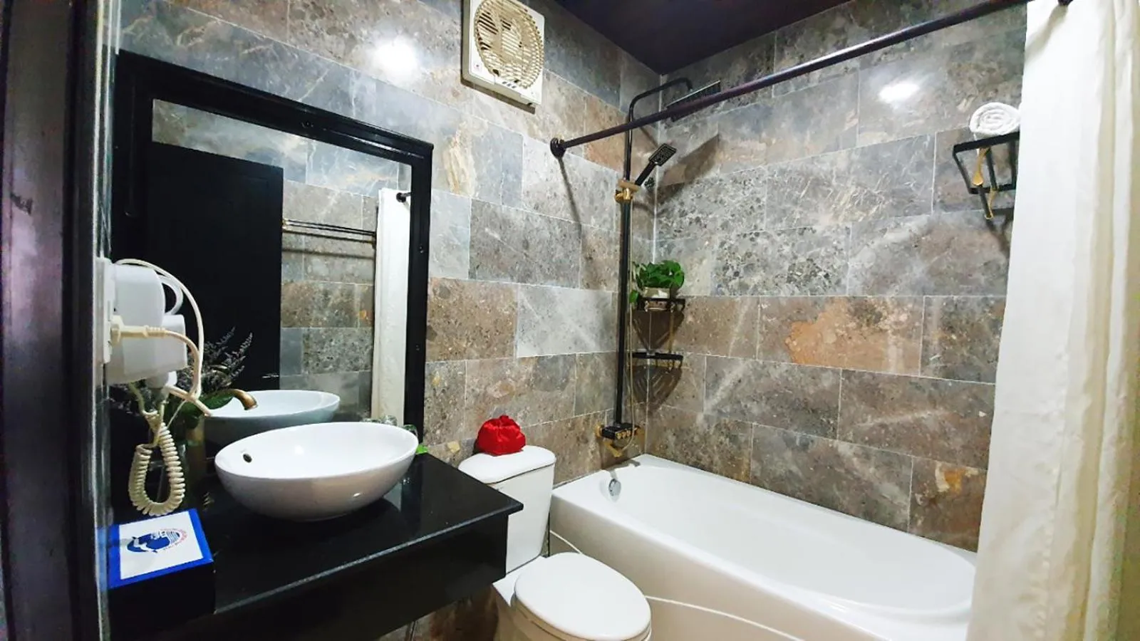 Toilet in Hoi An Hai Au Boutique Hotel