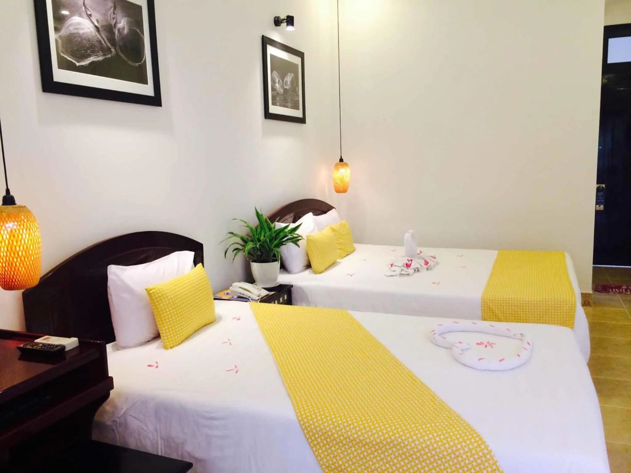 Photo of the whole room, Bed in Hoi An Hai Au Boutique Hotel