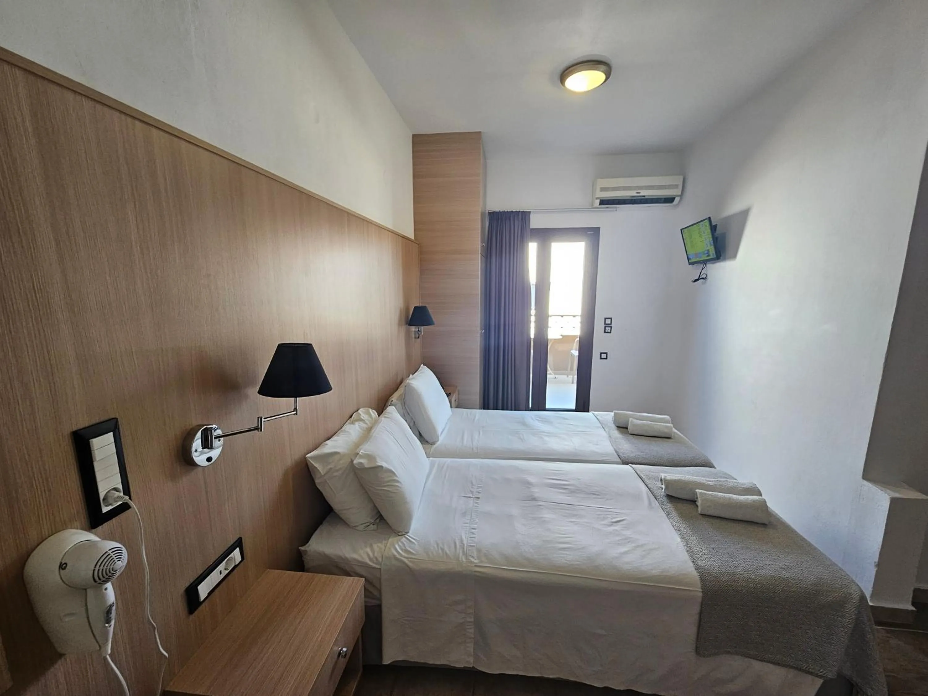 Bed in Elounda Sunrise Apartments