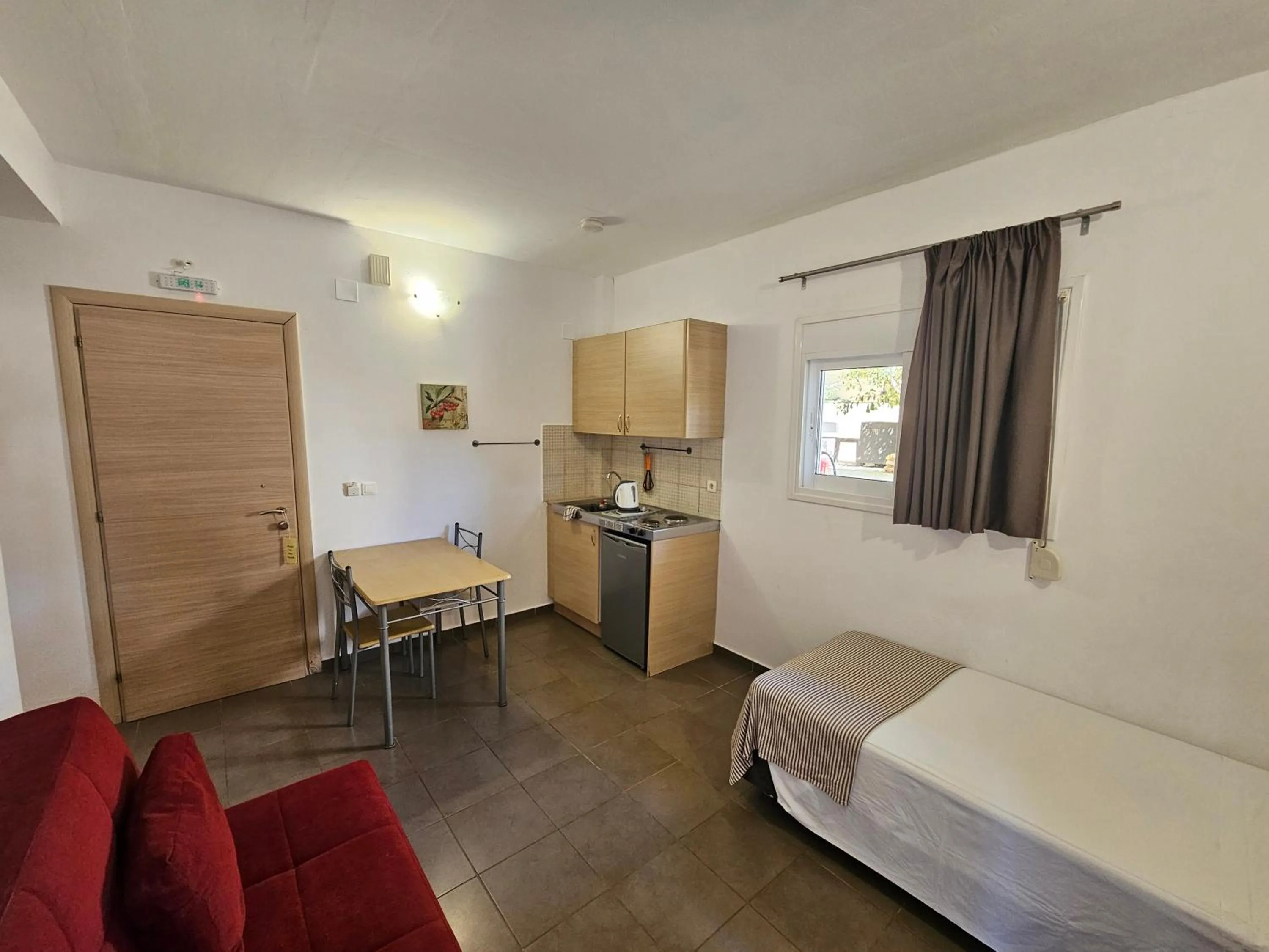 Kitchen or kitchenette, Bed in Elounda Sunrise Apartments