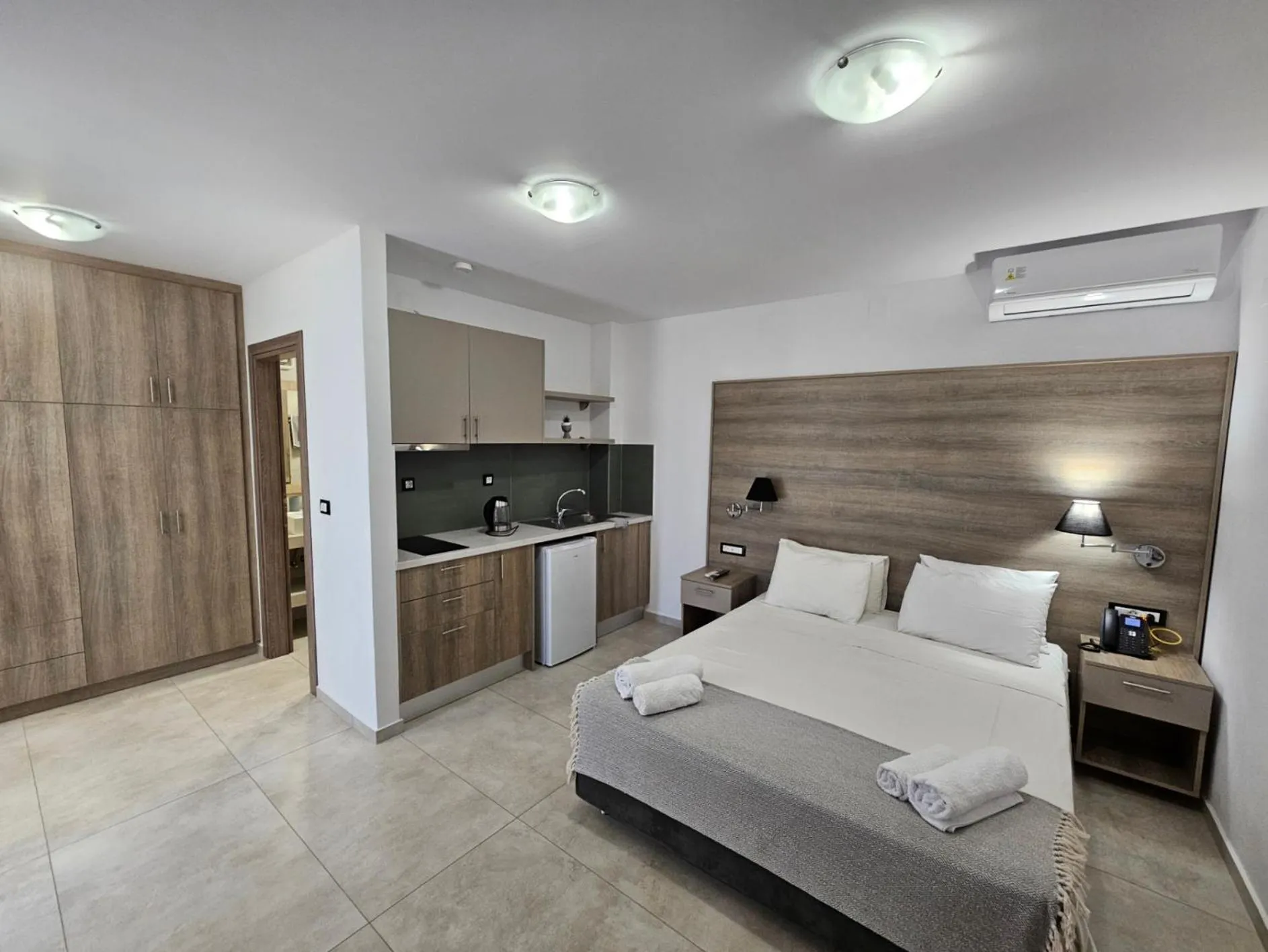 Bed in Elounda Sunrise Apartments