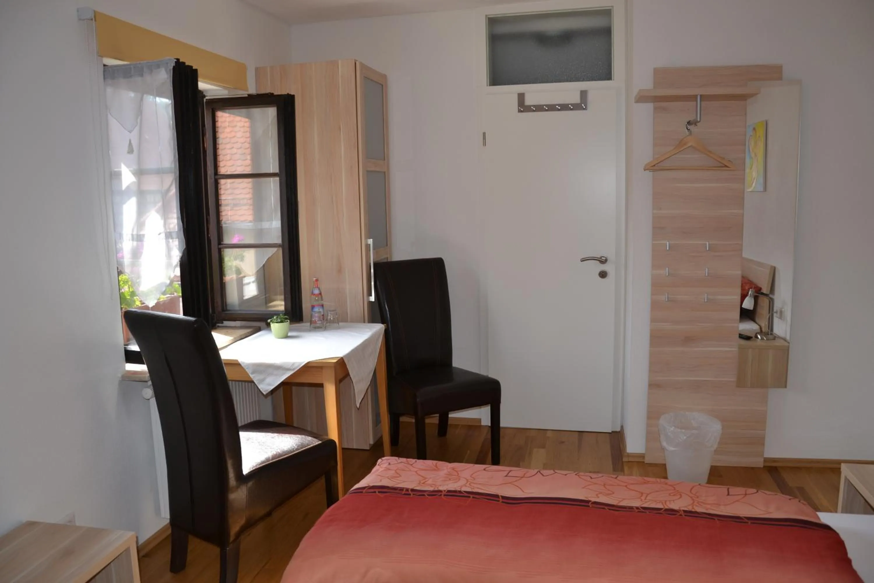 Photo of the whole room, Bed in Baumeisterhaus