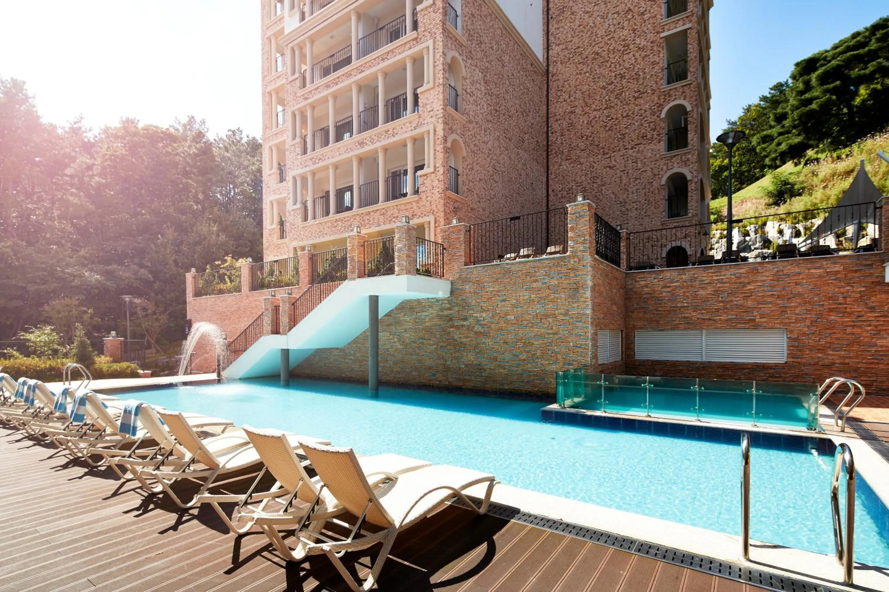 Swimming pool in Hotel Thesoom Forest