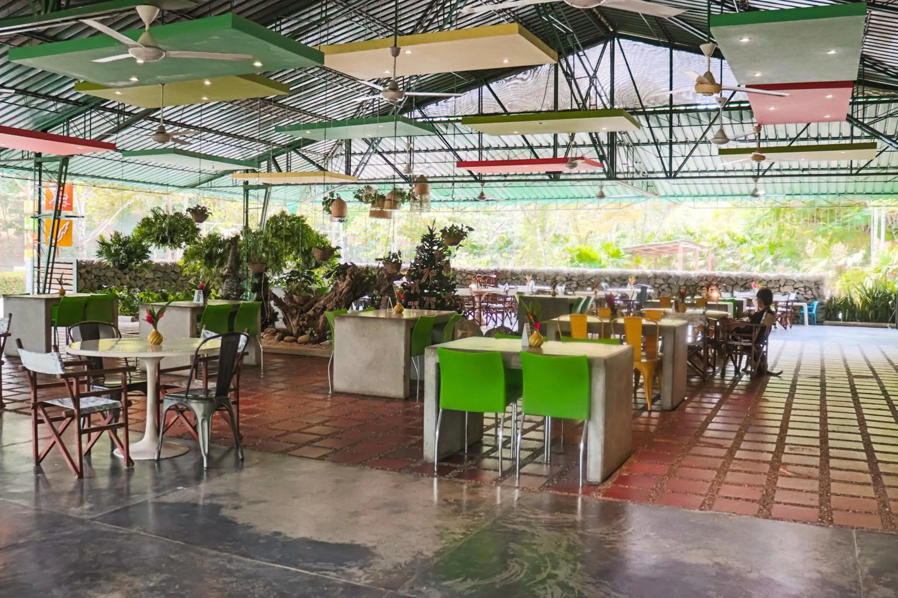Restaurant/places to eat in Los Colores Ecoparque