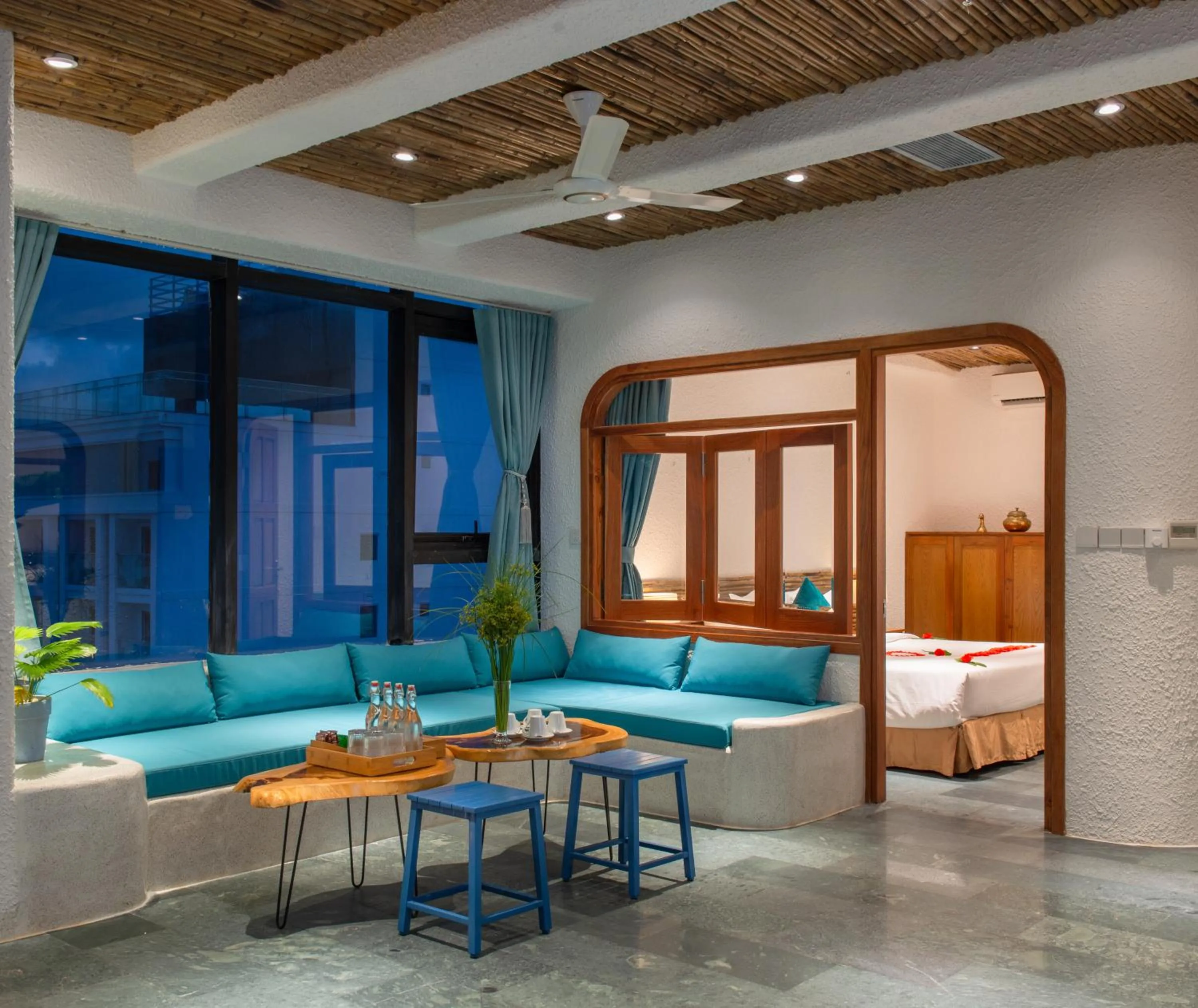 Living room, Bed in Maple Hotel & Apartment