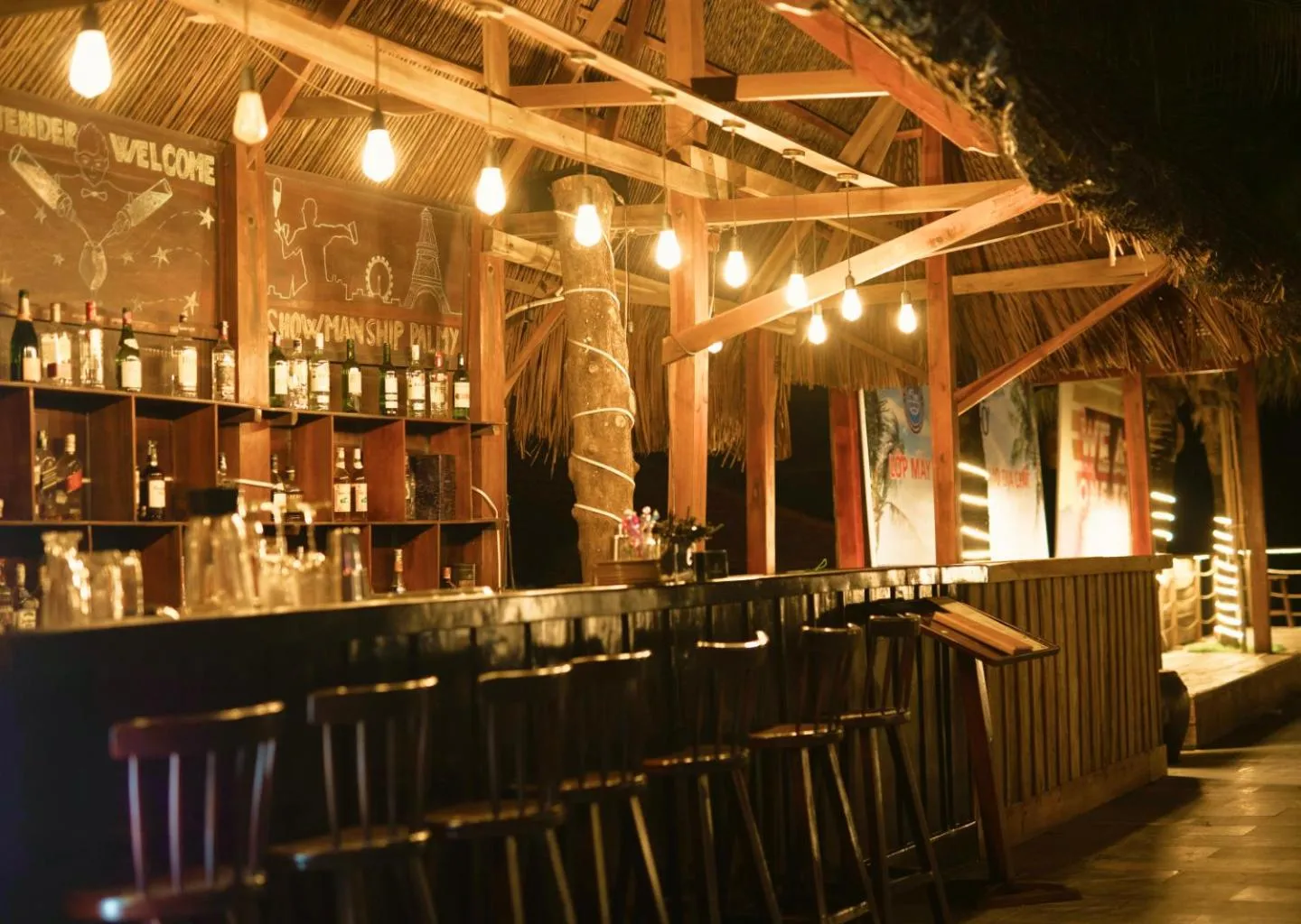 Lounge or bar in The Palmy Phu Quoc Resort & Spa