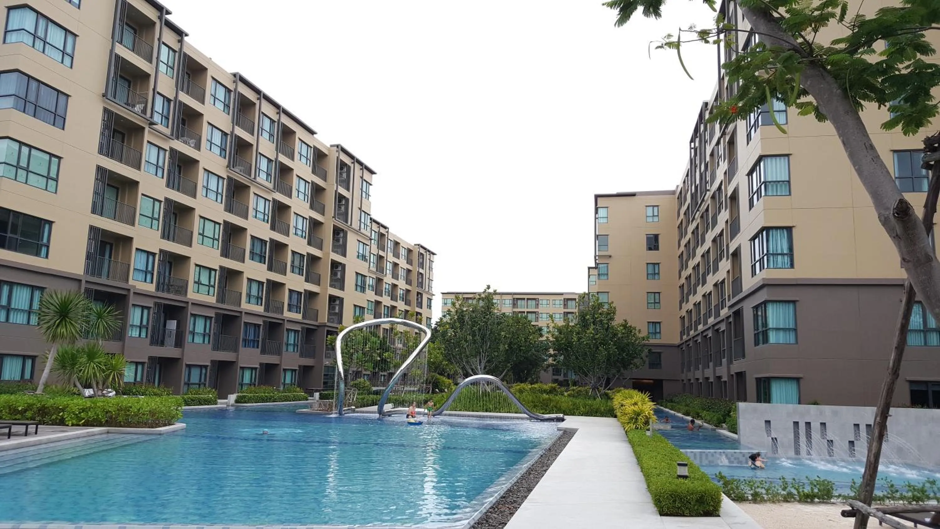 Swimming pool in Rain Cha-am by Obbset