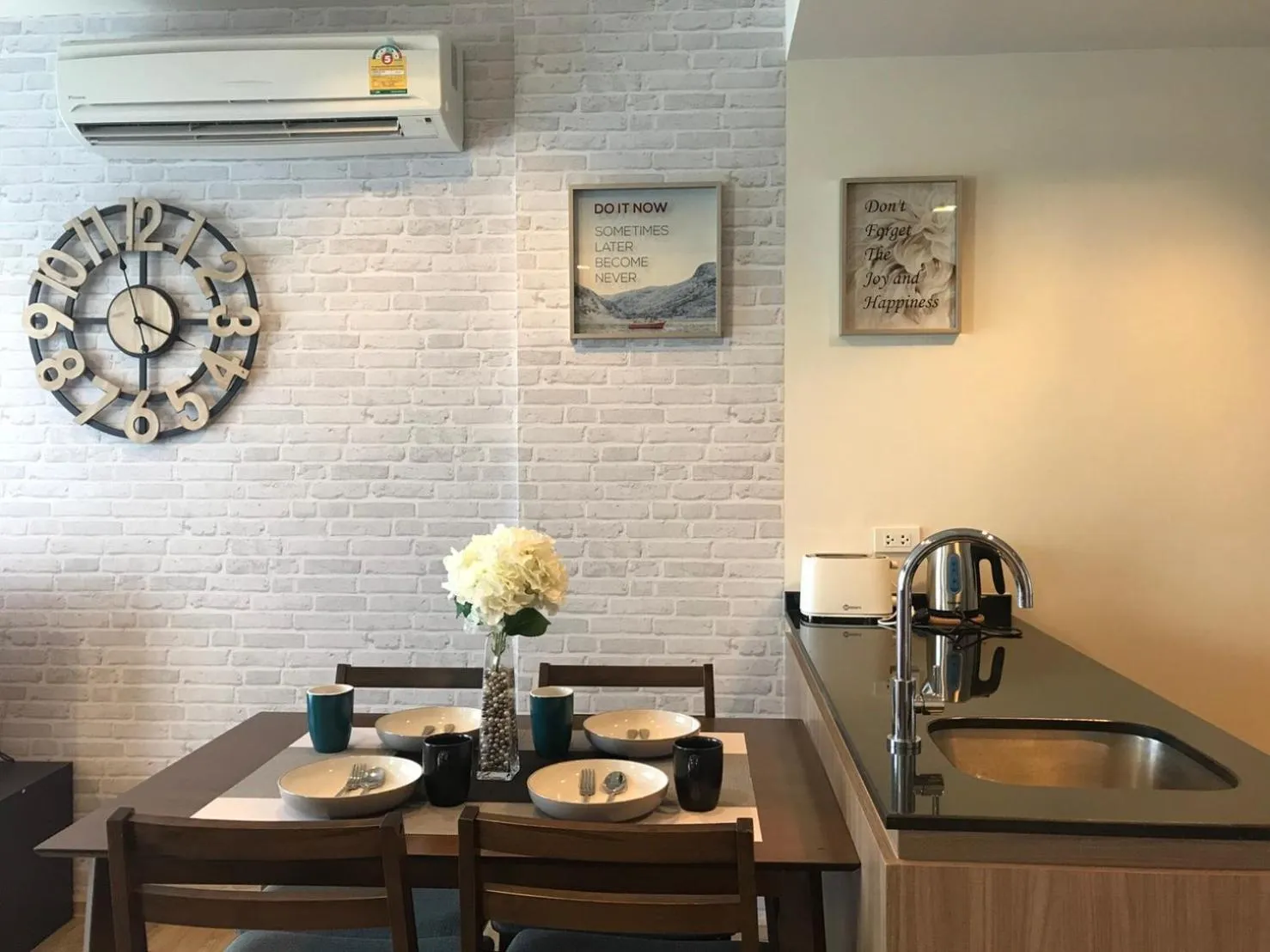 Kitchen or kitchenette in Rain Cha-am by Obbset