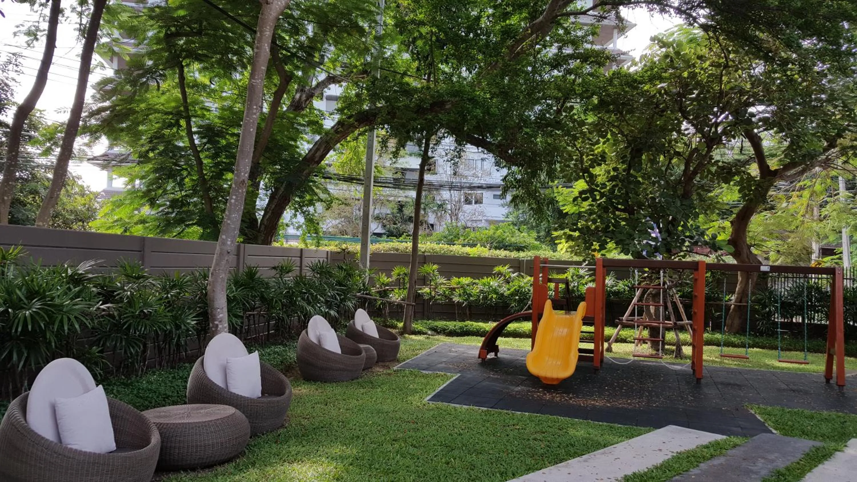 Garden in Rain Cha-am by Obbset