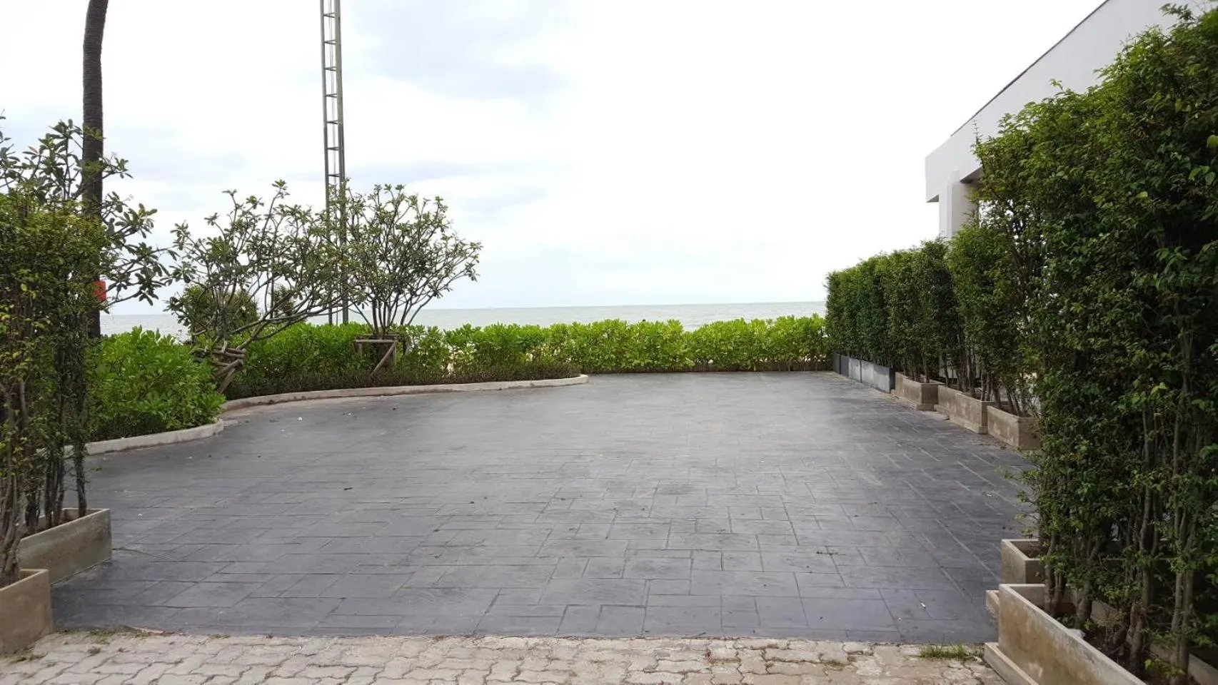 Beach in Rain Cha-am by Obbset