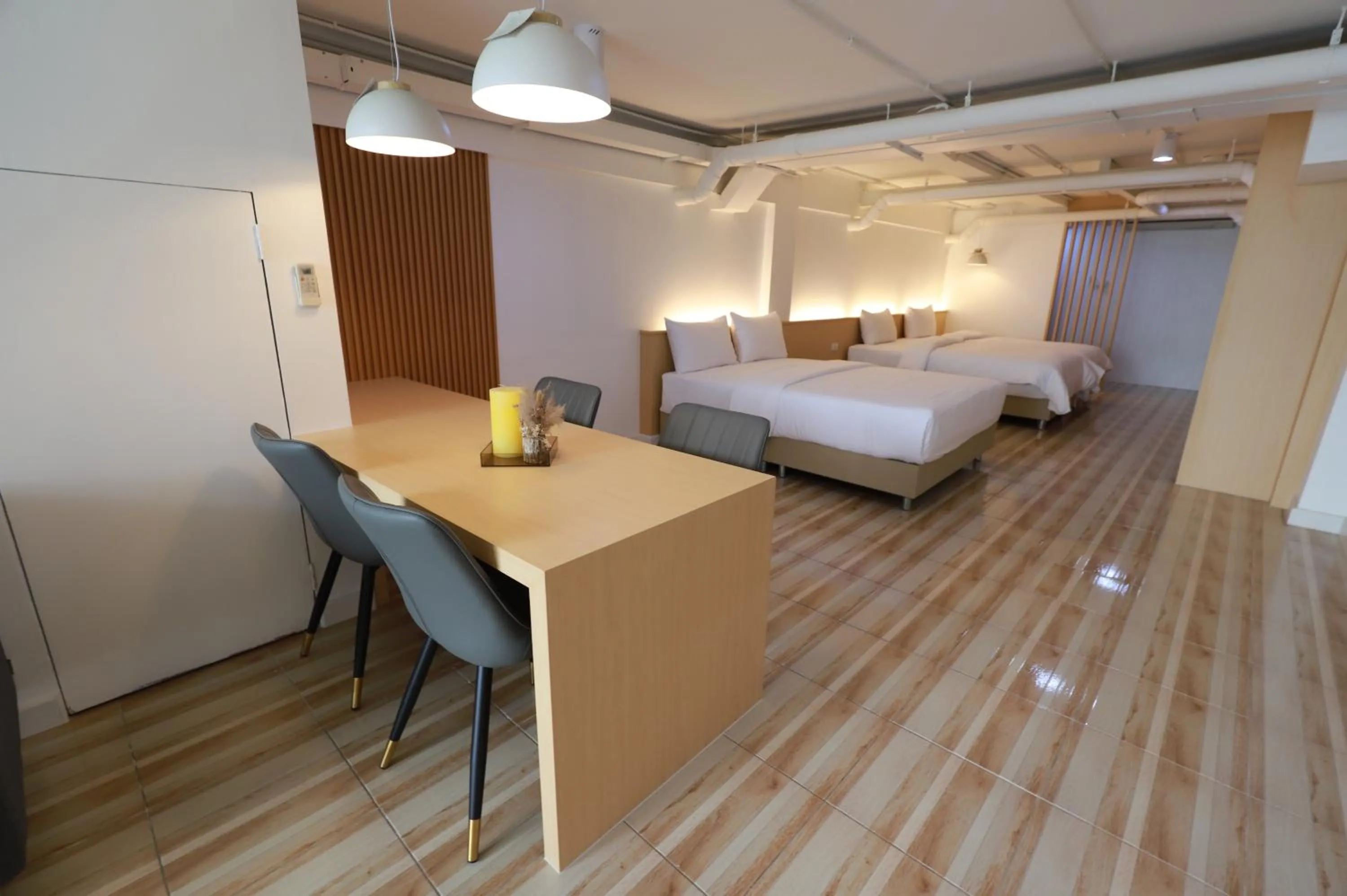 Photo of the whole room, Bed in Sovereign Group Hotel at Pratunam