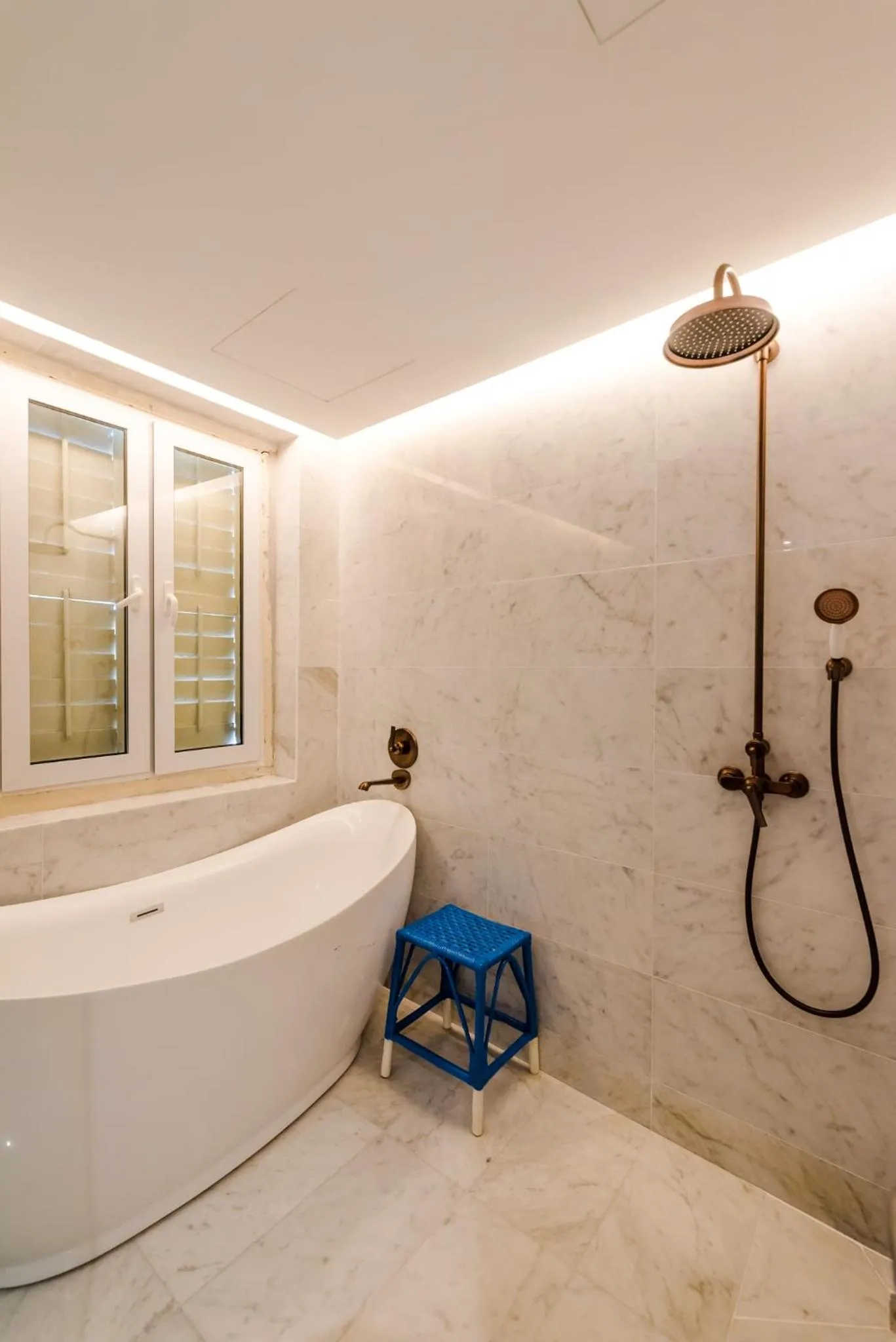 Shower in Tien Hotel Georgetown