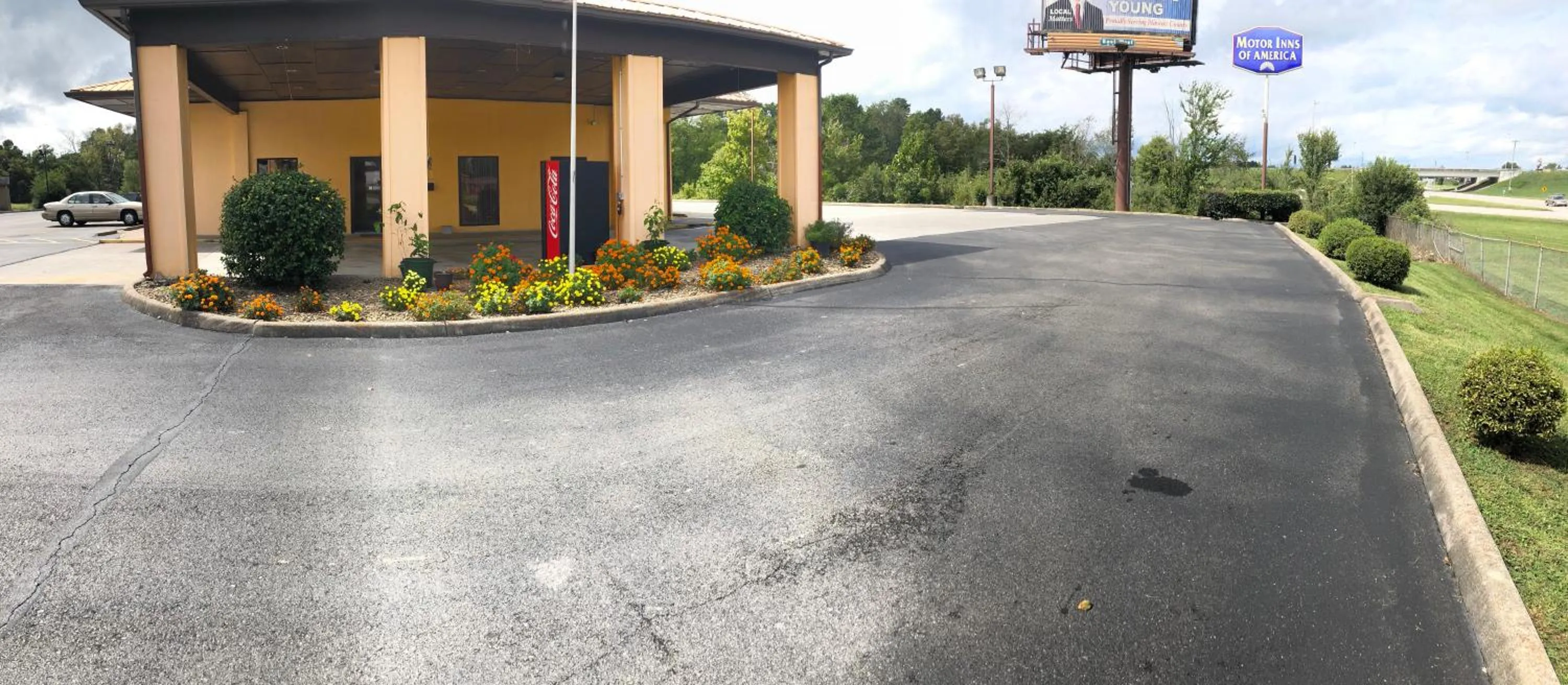 Facade/entrance in Motor Inns Of America