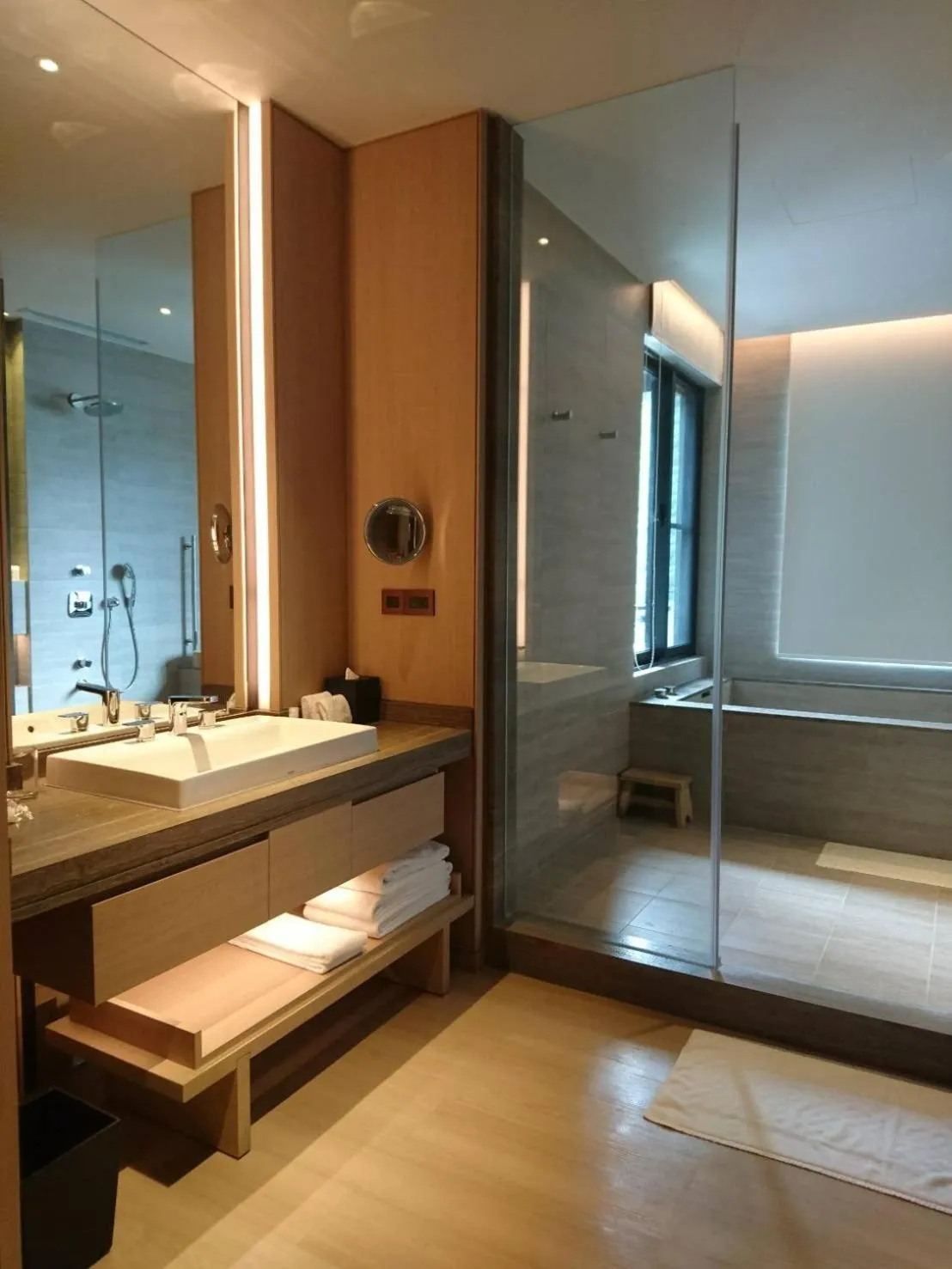 Bathroom, Bed in MU Jiaoxi Hotel