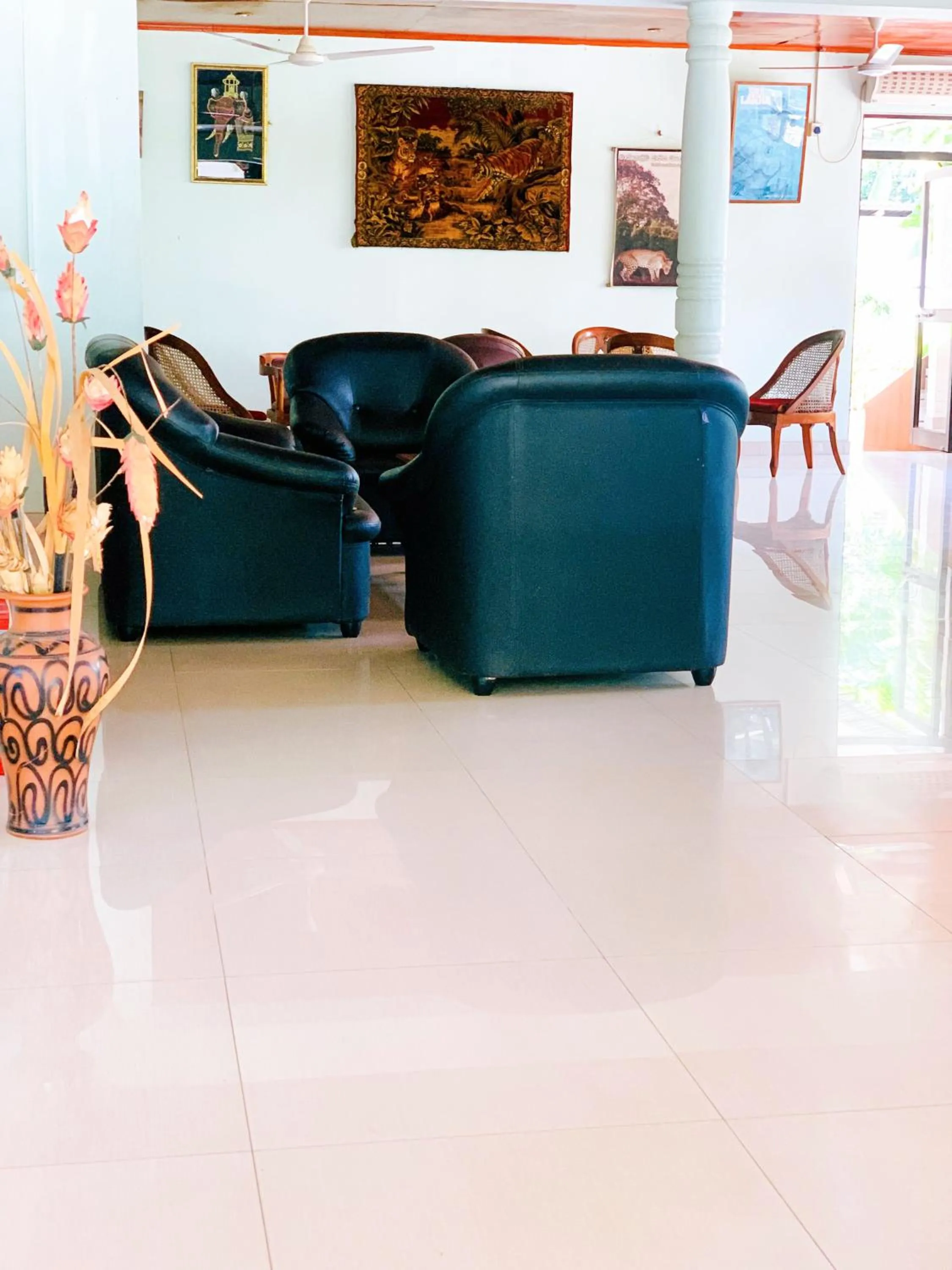 Lake Side Tourist Inn