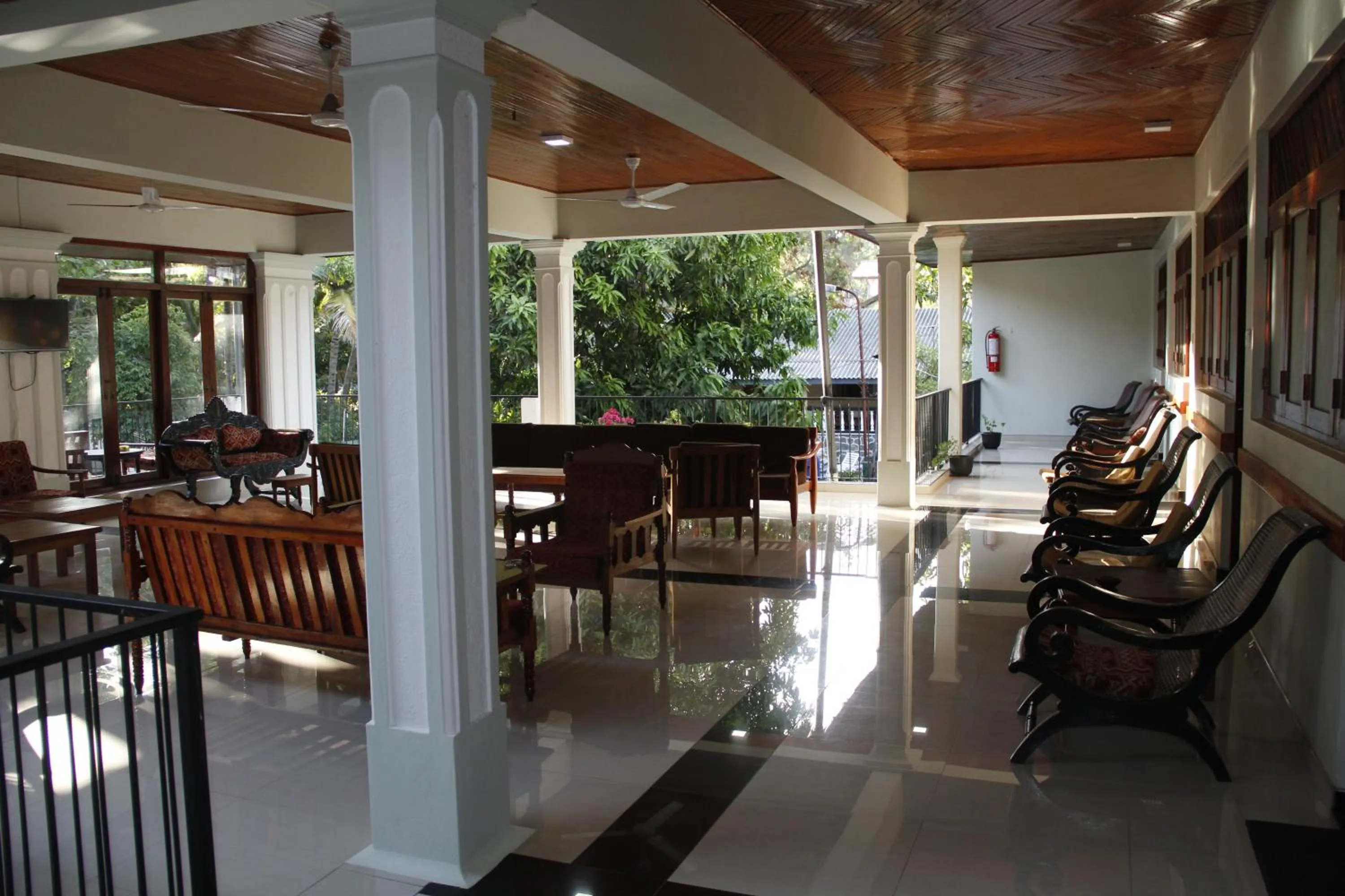 Lake Side Tourist Inn