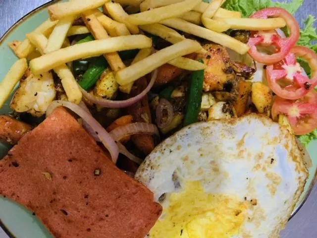 Lake Side Tourist Inn