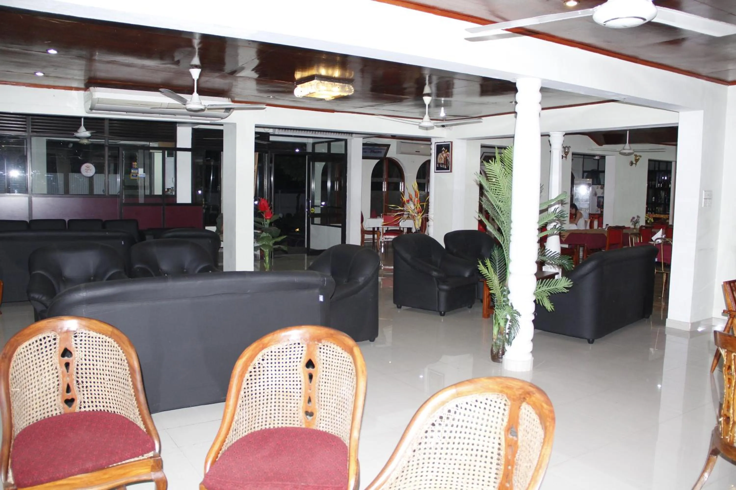 Lake Side Tourist Inn